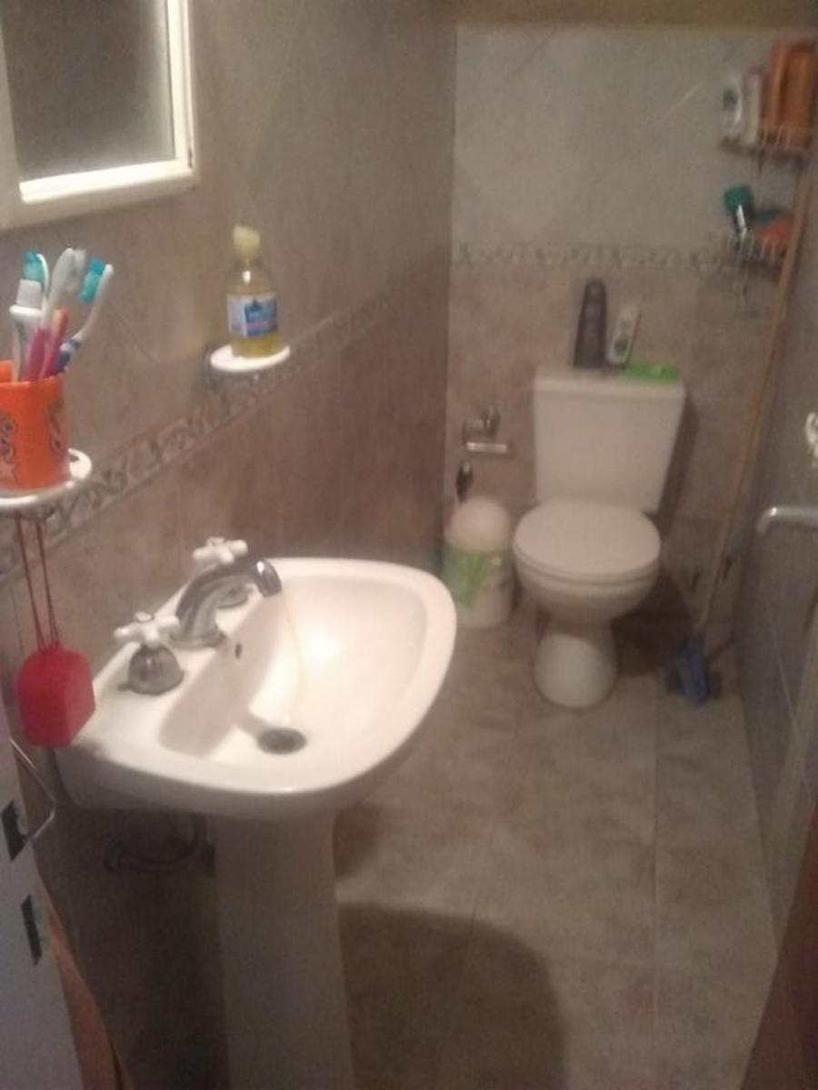 CASA EN 2 PLANTAS - SOBRE AMPLIO LOTE DE 22 X 55 - TODO PARQUIZADO