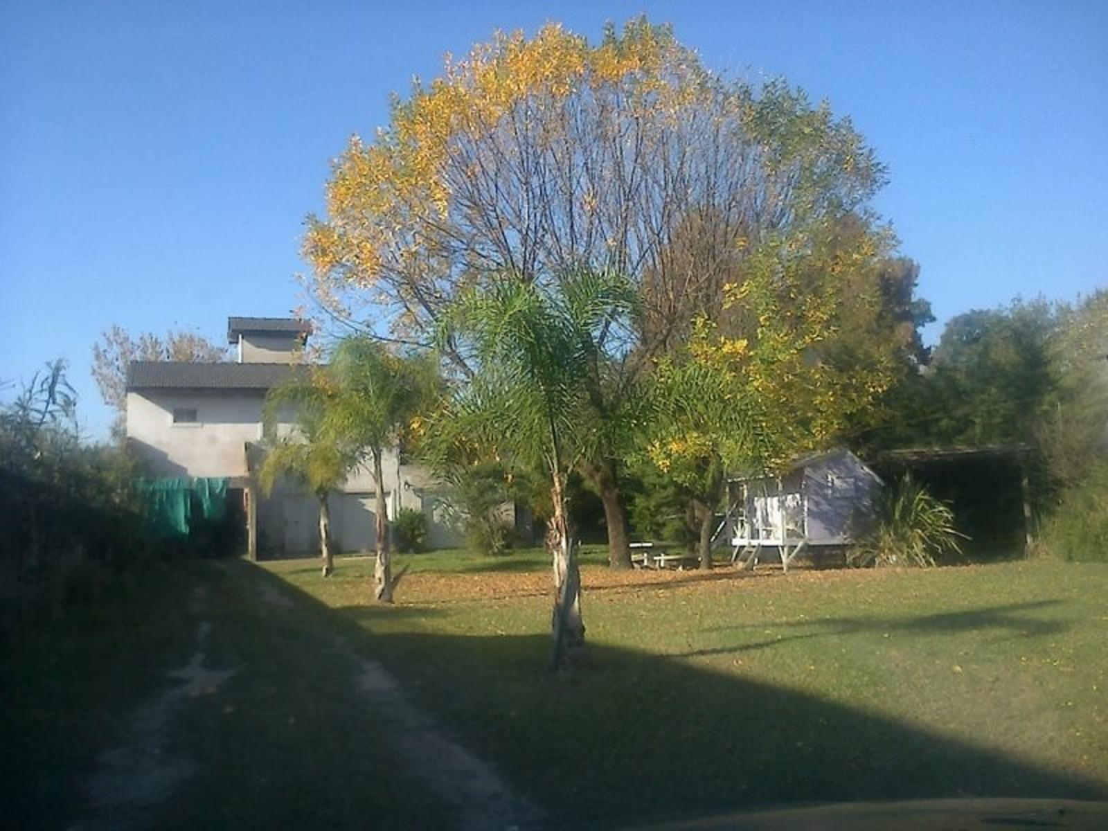 CASA EN 2 PLANTAS - SOBRE AMPLIO LOTE DE 22 X 55 - TODO PARQUIZADO — foto 3