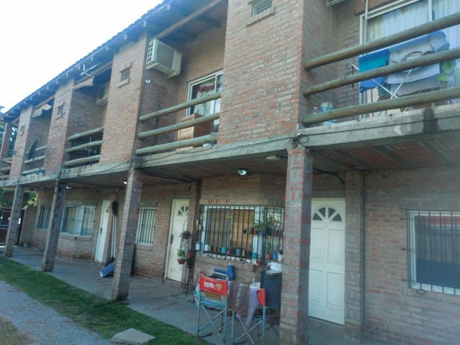 Excelente Propiedad Benavidez Av. Juan D. Perón - 5 Dúplex para alquiler (alquilados en este momento) - en 2 Plantas - excelente ubicación - fácil acceso