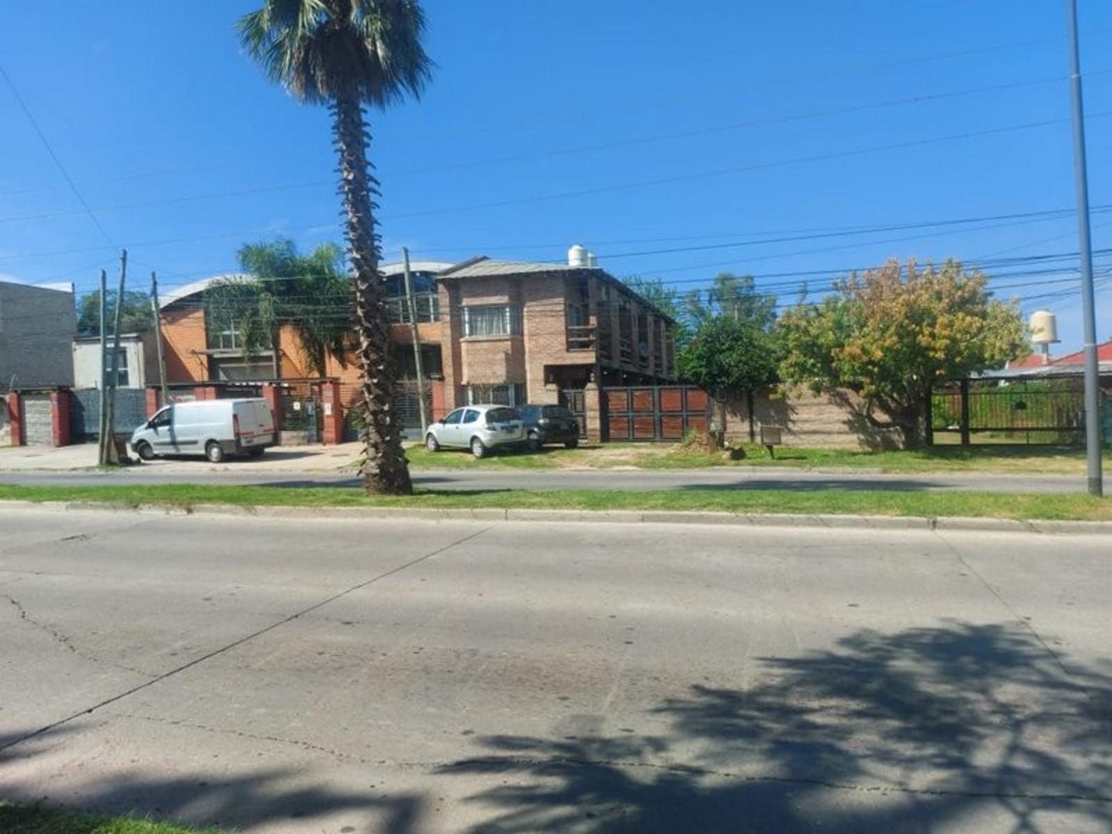 Excelente Propiedad Benavidez Av. Juan D. Perón - 5 Dúplex para alquiler (alquilados en este momento) - en 2 Plantas - excelente ubicación - fácil acceso — foto 3