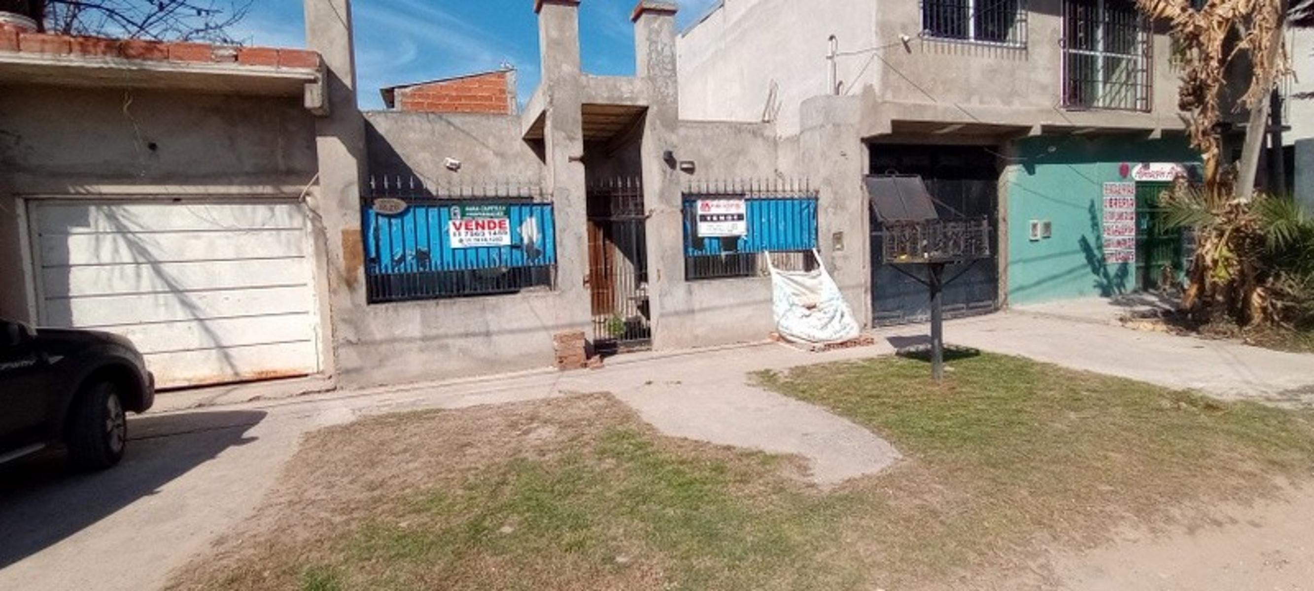 Casa a terminar - Brasil y Maipú - Dormitorio - baño - cocina / comedor - casa al fondo