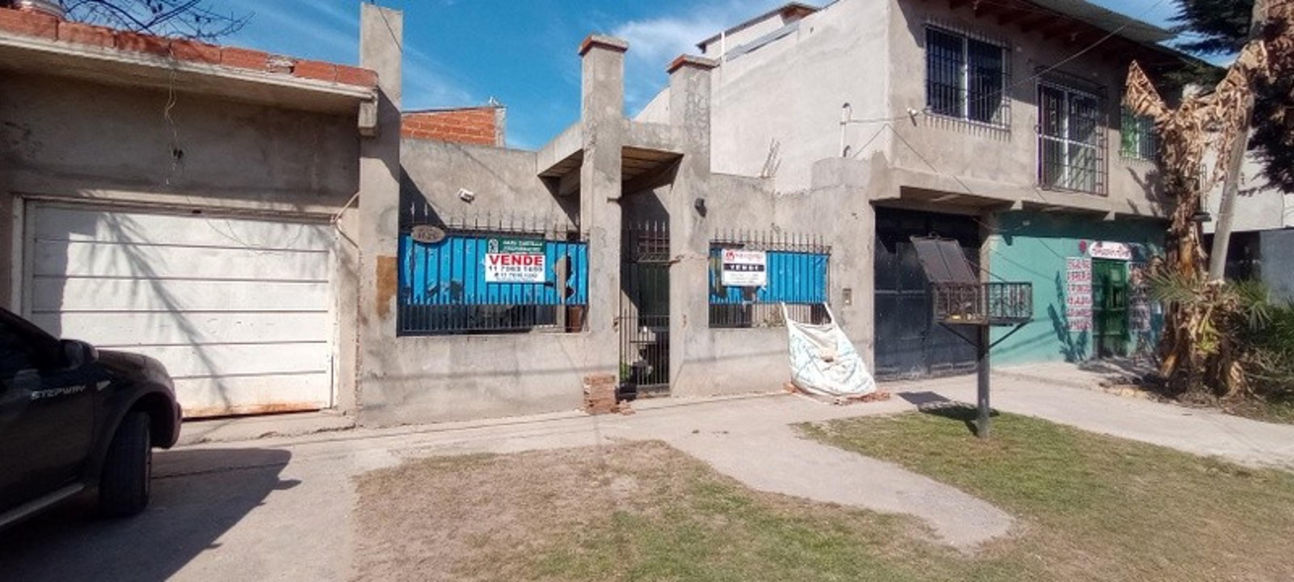 Casa a terminar - Brasil y Maipú - Dormitorio - baño - cocina / comedor - casa al fondo — foto 2