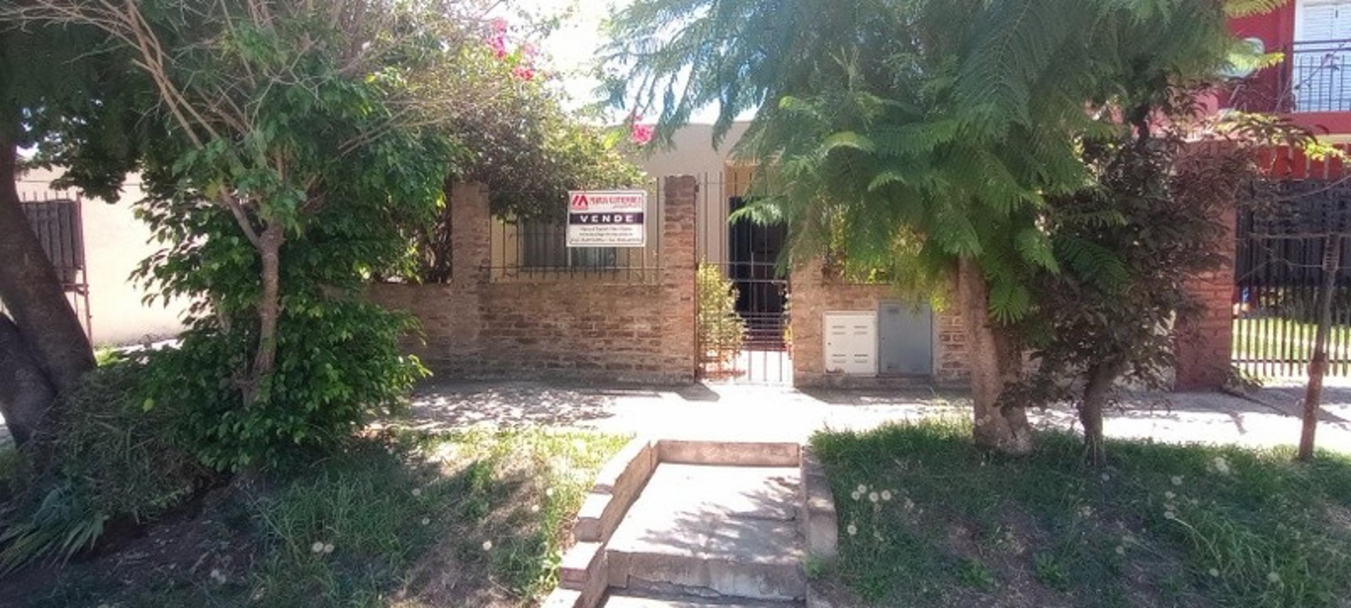 Garin - Casa con Dpto. al fondo - Ideal familia numerosa - amplio lote con parque