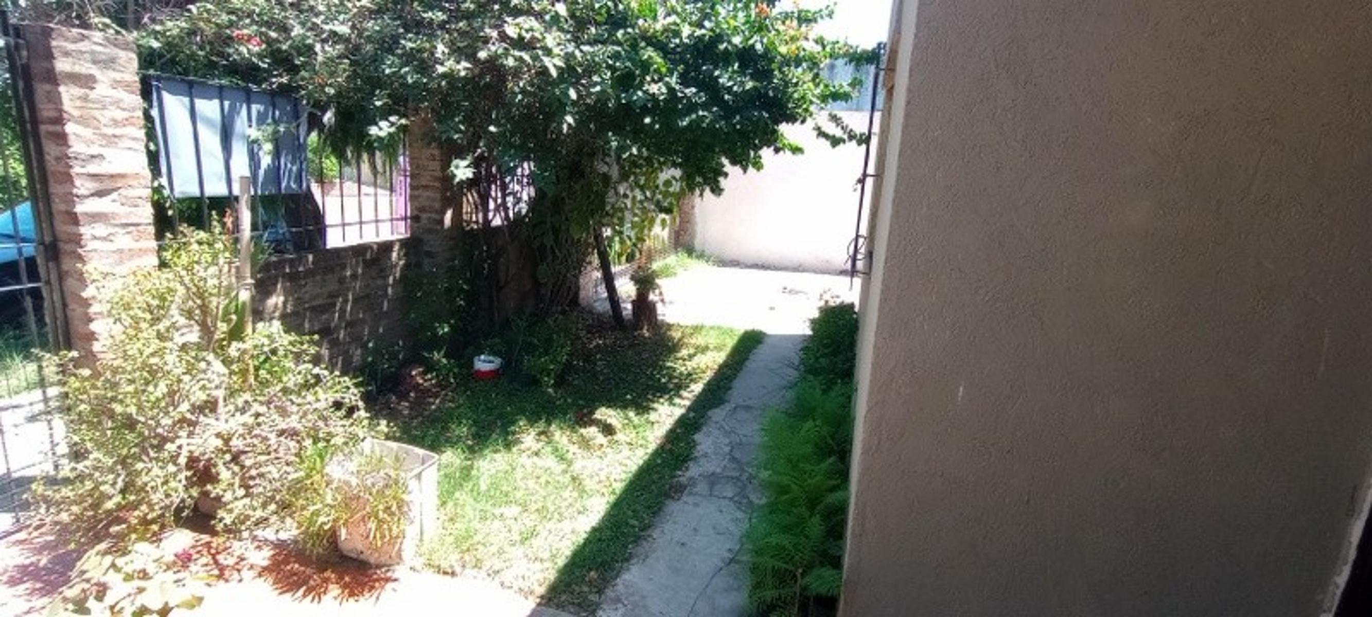 Garin - Casa con Dpto. al fondo - Ideal familia numerosa - amplio lote con parque — foto 3