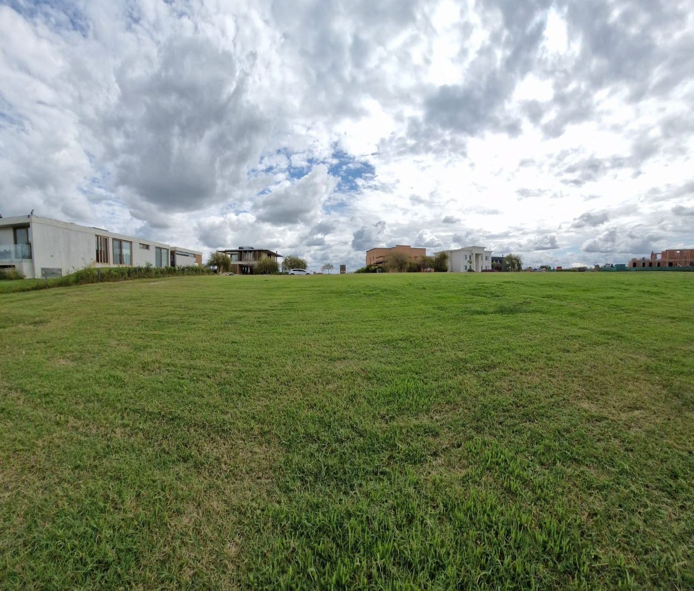 BARRIO EL NAUDIR - EXCELENTE LOTE AL RIO