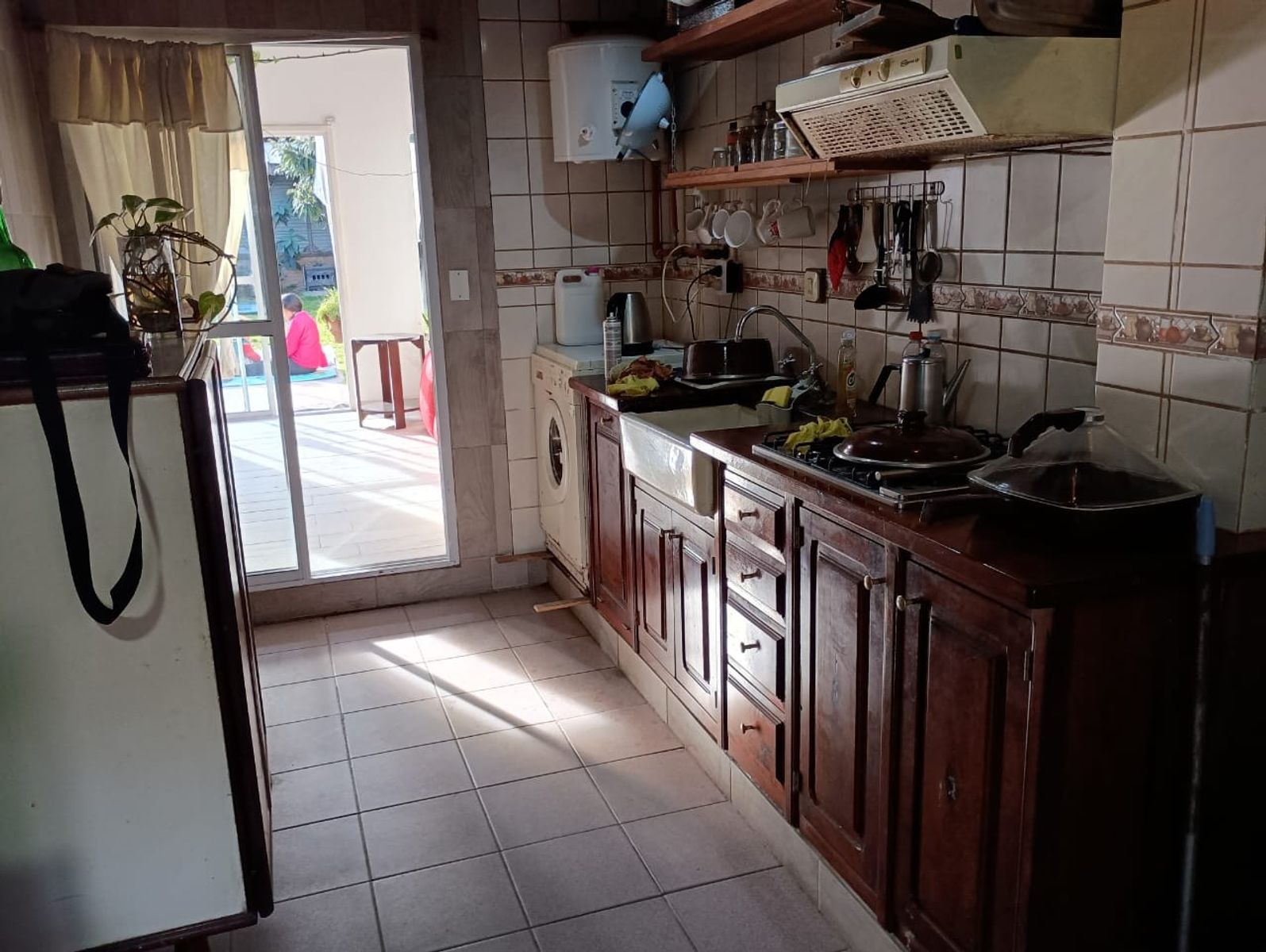 Casa Garin - con Dpto. en planta Alta para alquilar - Galpón cubierto de9 X 9 — foto 2
