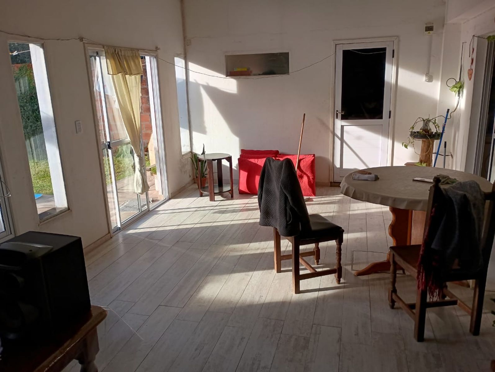 Casa Garin - con Dpto. en planta Alta para alquilar - Galpón cubierto de9 X 9 — foto 5