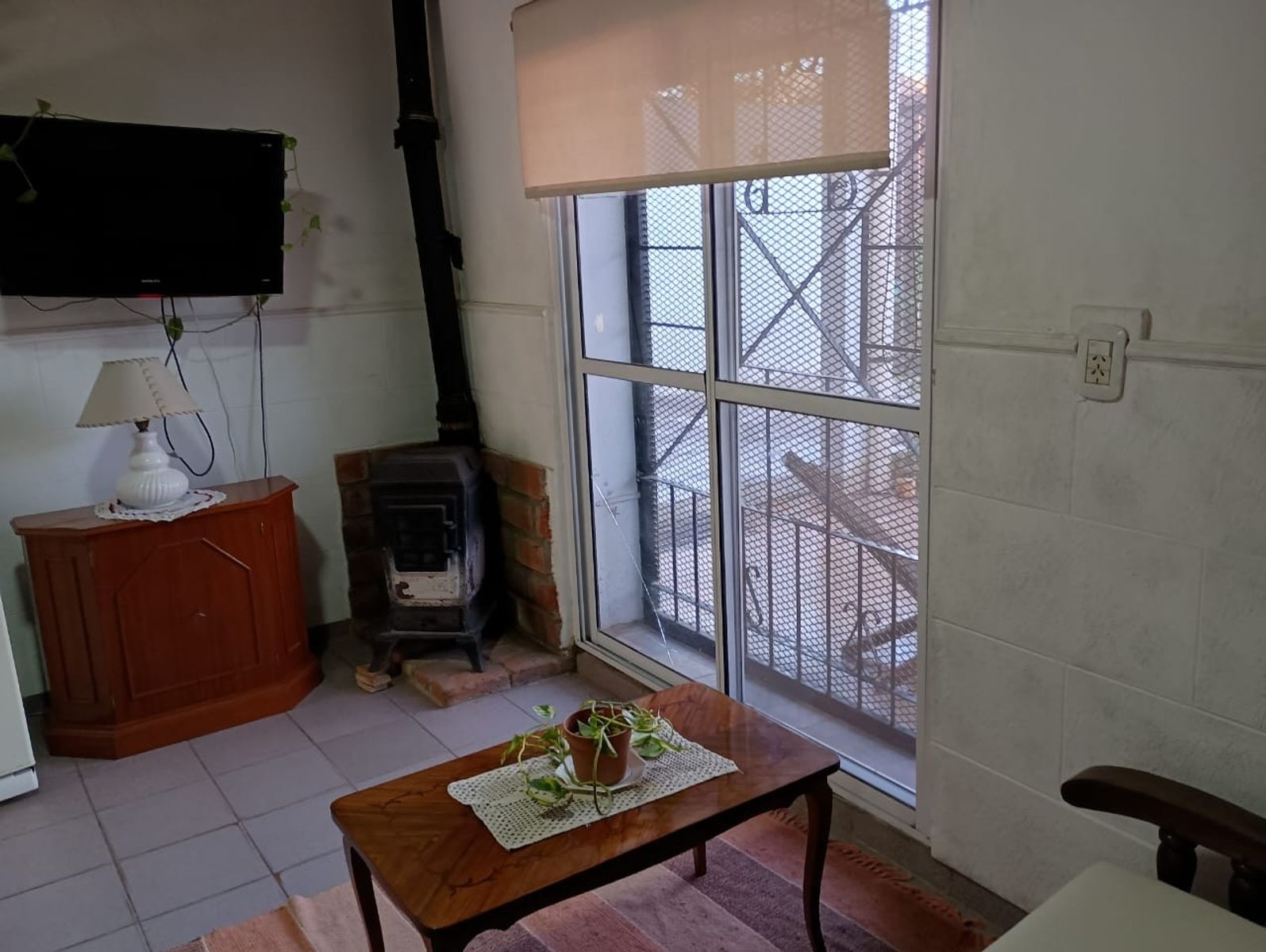 Casa Garin - con Dpto. en planta Alta para alquilar - Galpón cubierto de9 X 9 — foto 6