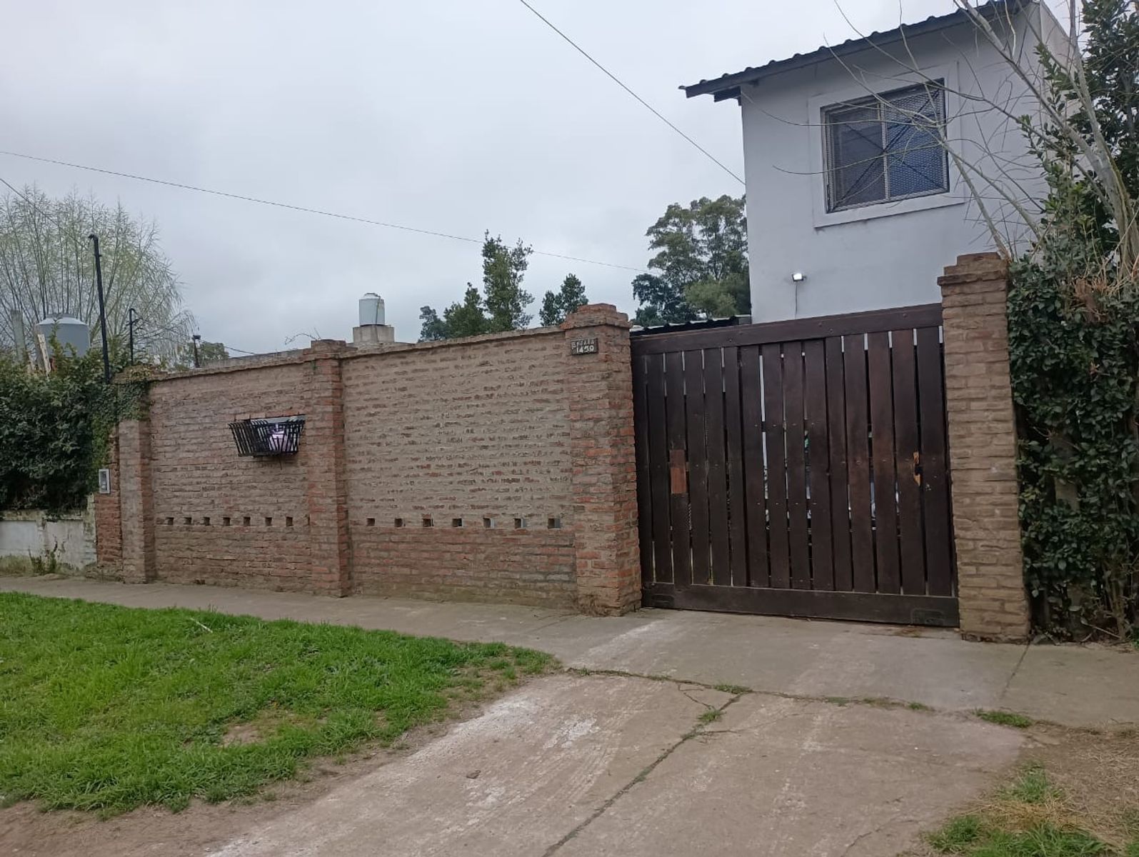 Casa Garin - con Dpto. en planta Alta para alquilar - Galpón cubierto de9 X 9 — foto 11