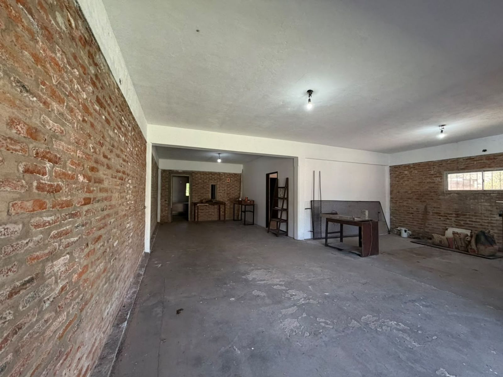VENTA EXCELENTE LOCAL COMERCIAL GARIN CENTRO