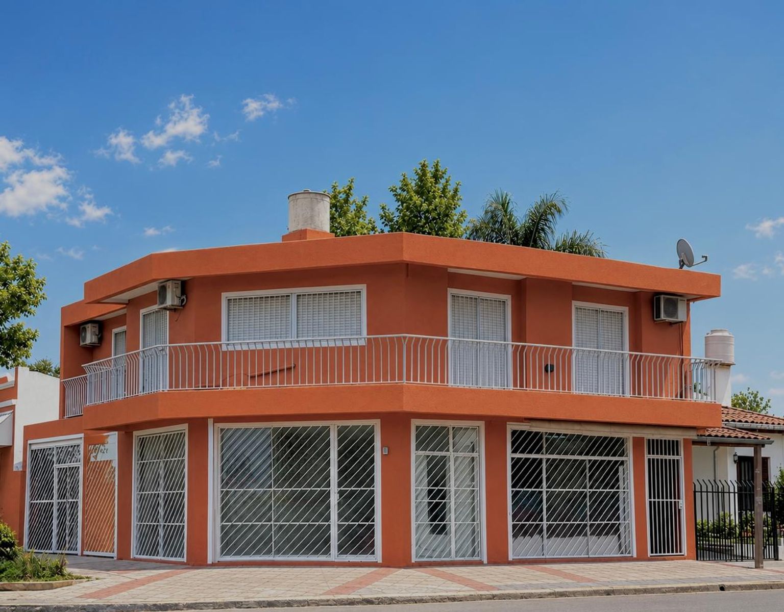 Importante Propiedad Centro Garín - Apto Profesional