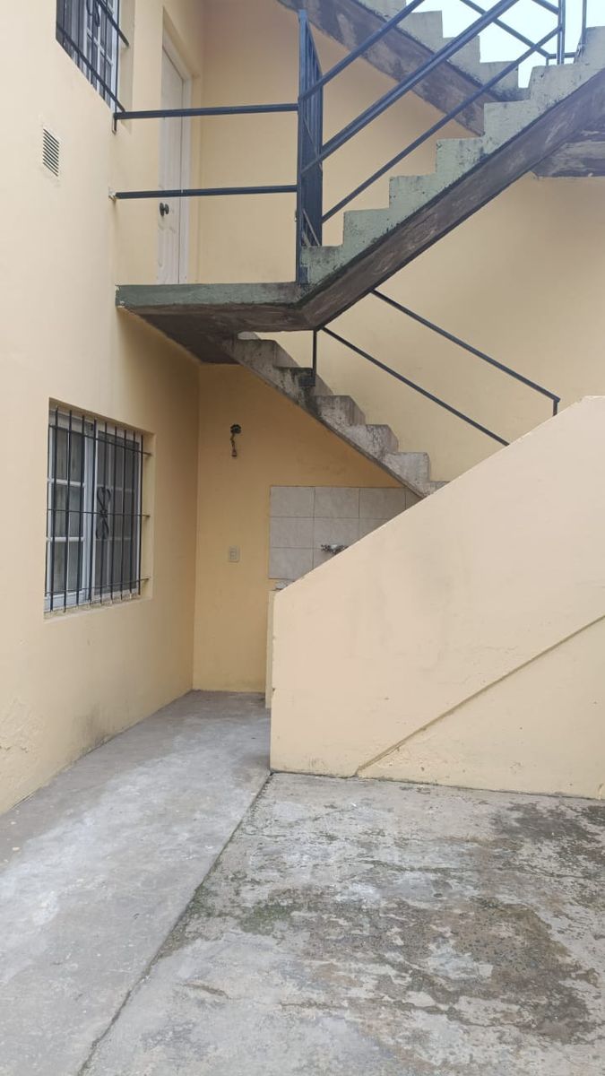 Alquiler - Dpto. Planta Alta 2 Dormitorios - Garin - 1