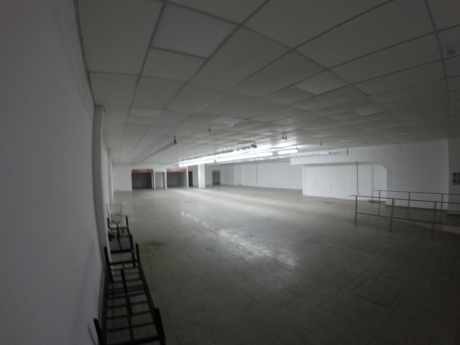 EXCELENTE LOCAL DE 550 M2, SOBRE AVENIDA ARIETA - VILLA LUZURIAGA - 3