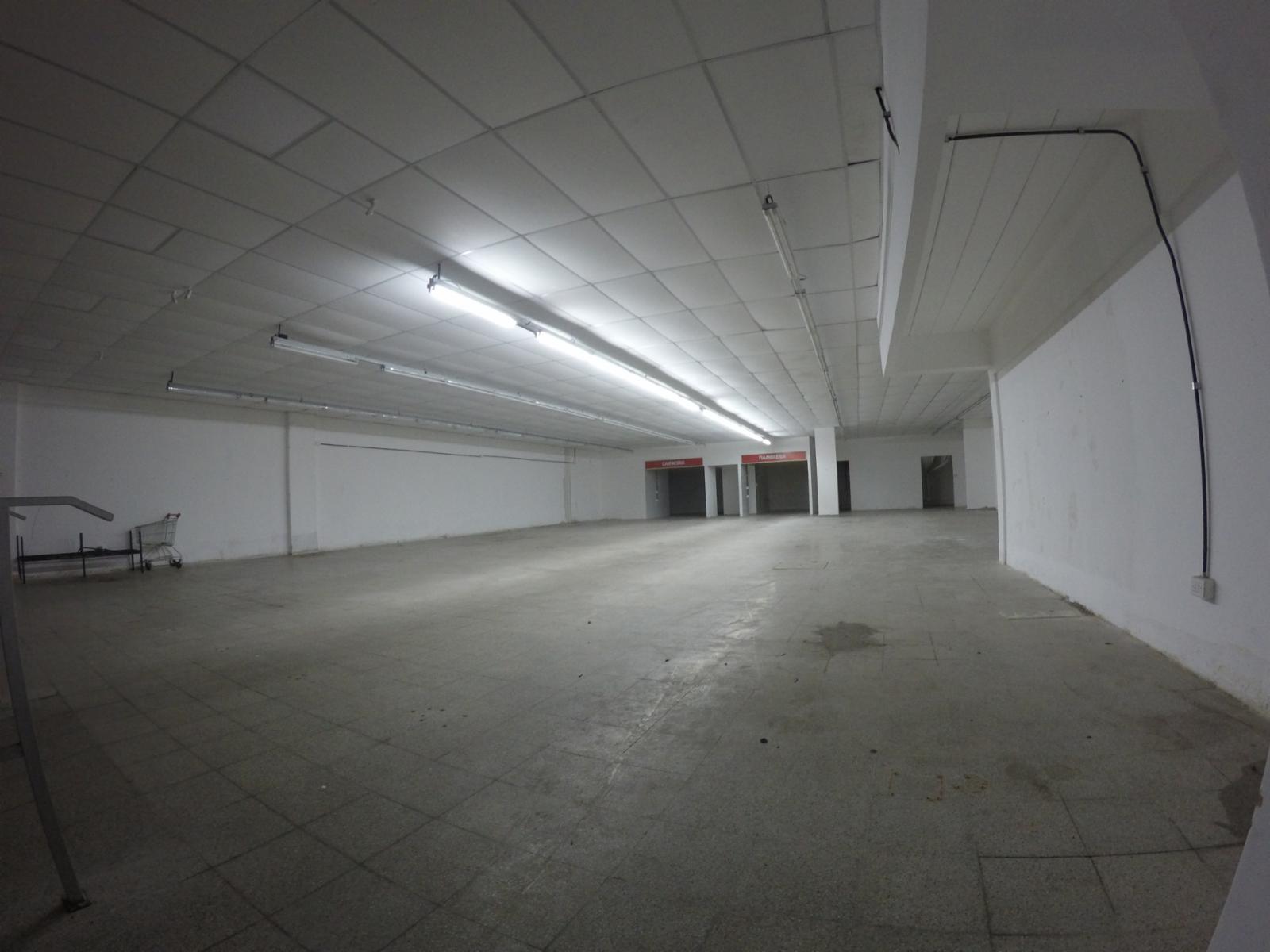 EXCELENTE LOCAL DE 550 M2, SOBRE AVENIDA ARIETA - VILLA LUZURIAGA - 4