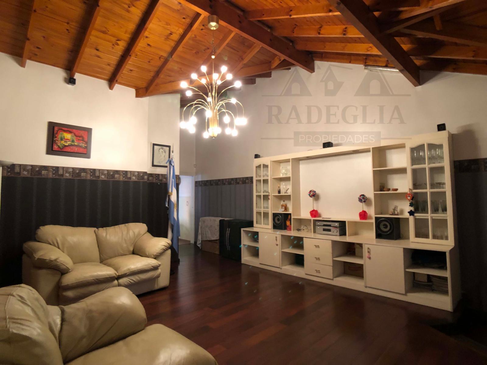 Hermoso chalet en Rafael Calzada - 3 dormitorios — foto 2