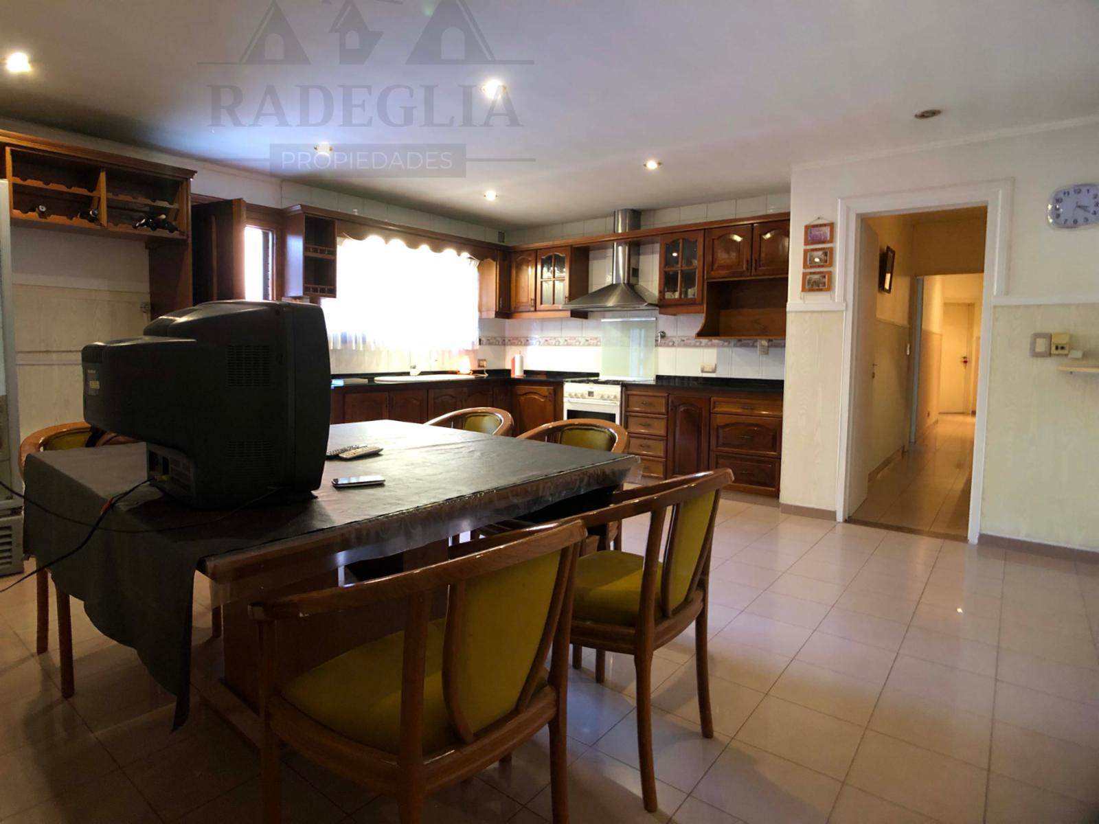 Hermoso chalet en Rafael Calzada - 3 dormitorios — foto 9