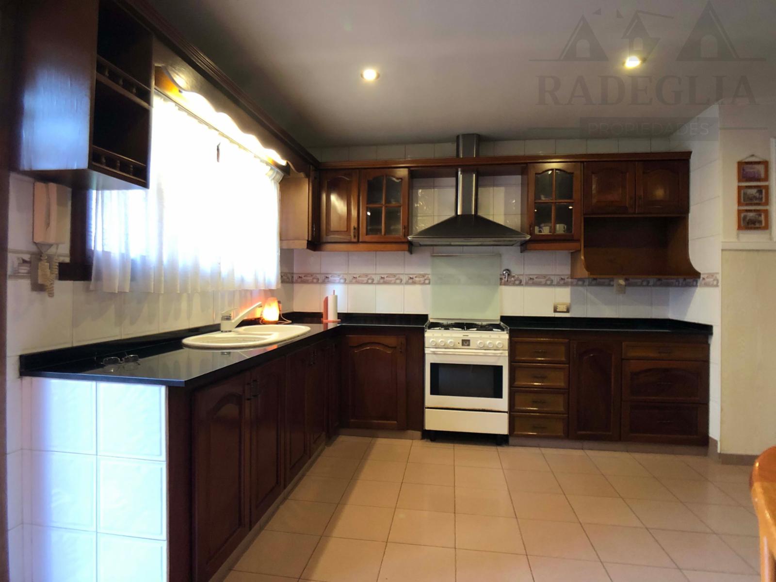 Hermoso chalet en Rafael Calzada - 3 dormitorios — foto 11