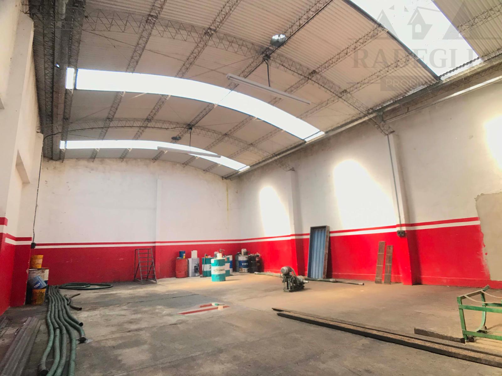 AMPLIO GALPÓN COMERCIAL - Zona Rafael Calzada - 2