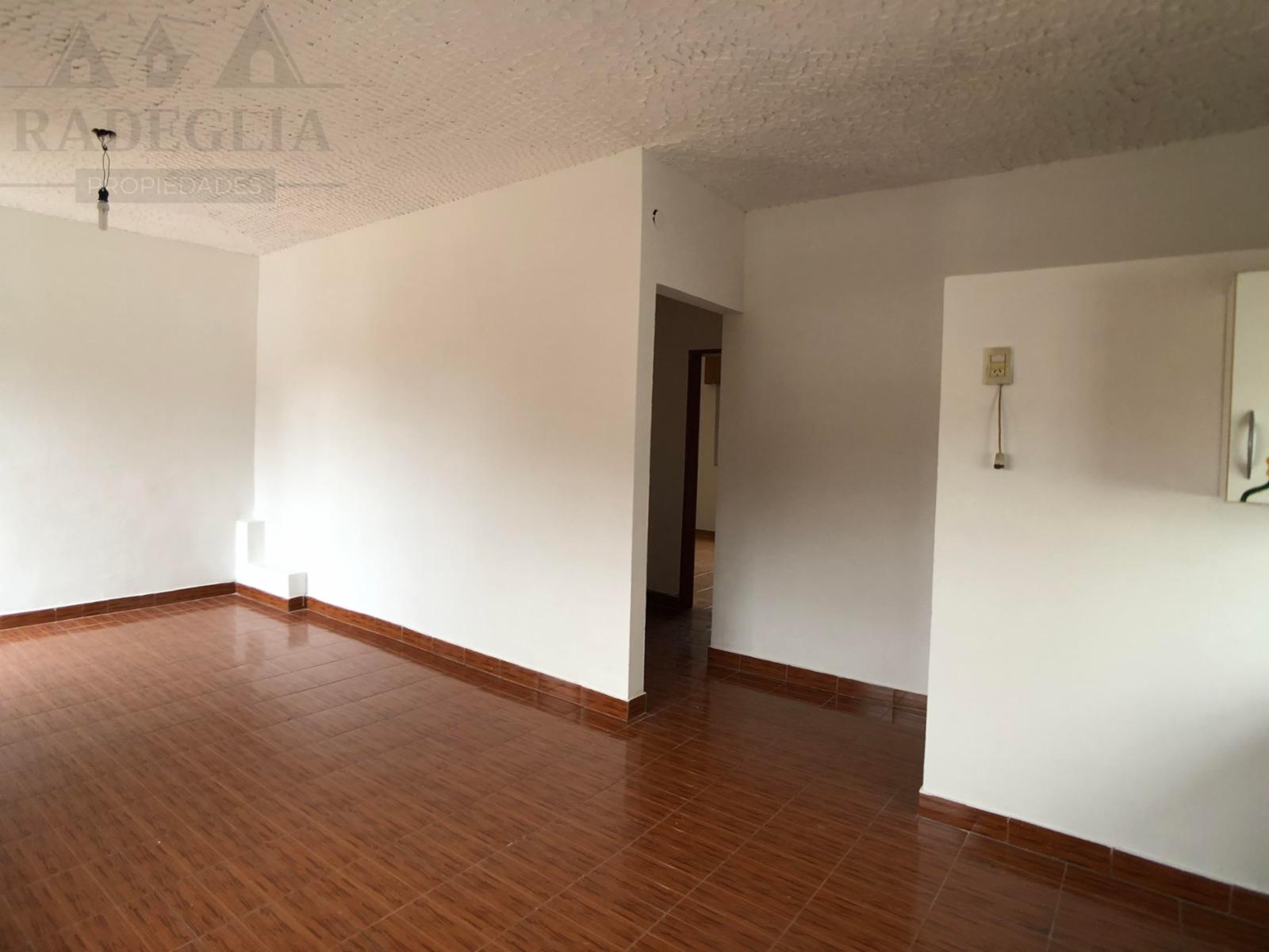 Departamento en 1er piso - Burzaco - 3