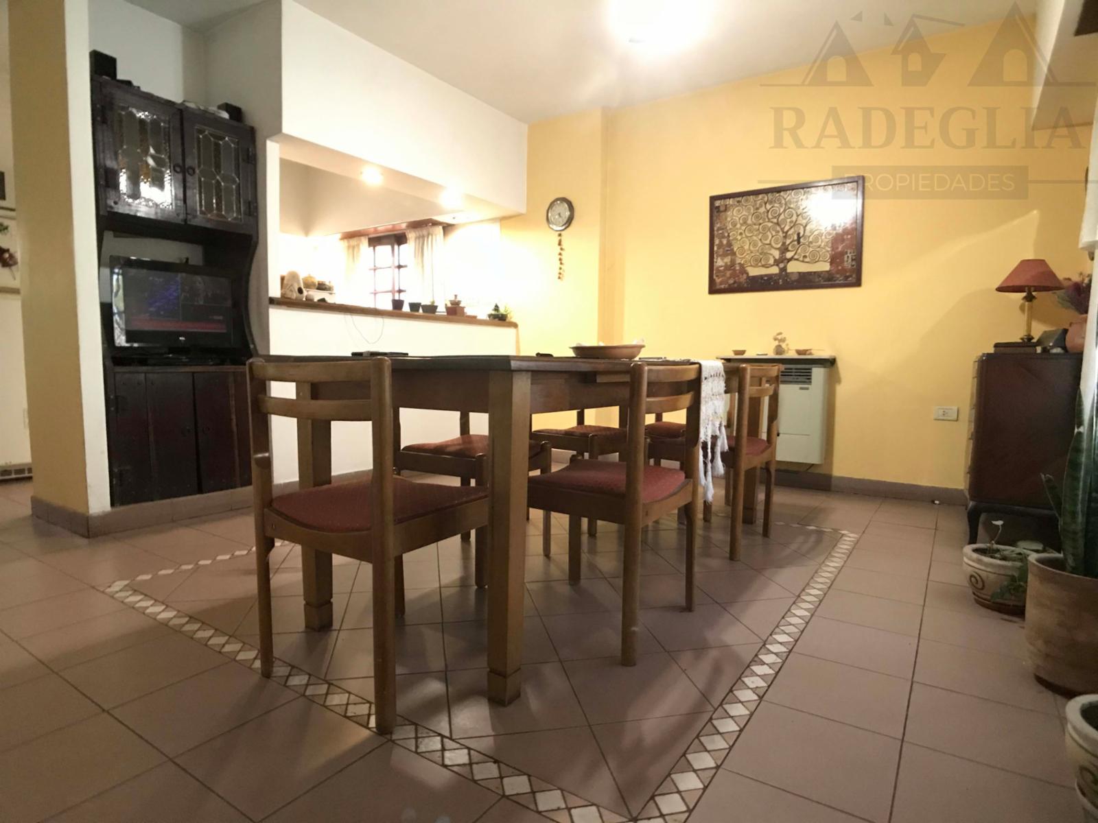 Chalet de categoría ubicado a 100 metros de Av. Espora-Burzaco — foto 2