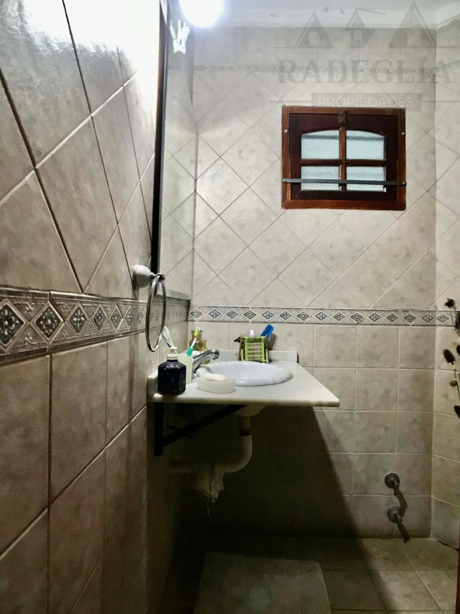 Chalet de categoría ubicado a 100 metros de Av. Espora-Burzaco — foto 4