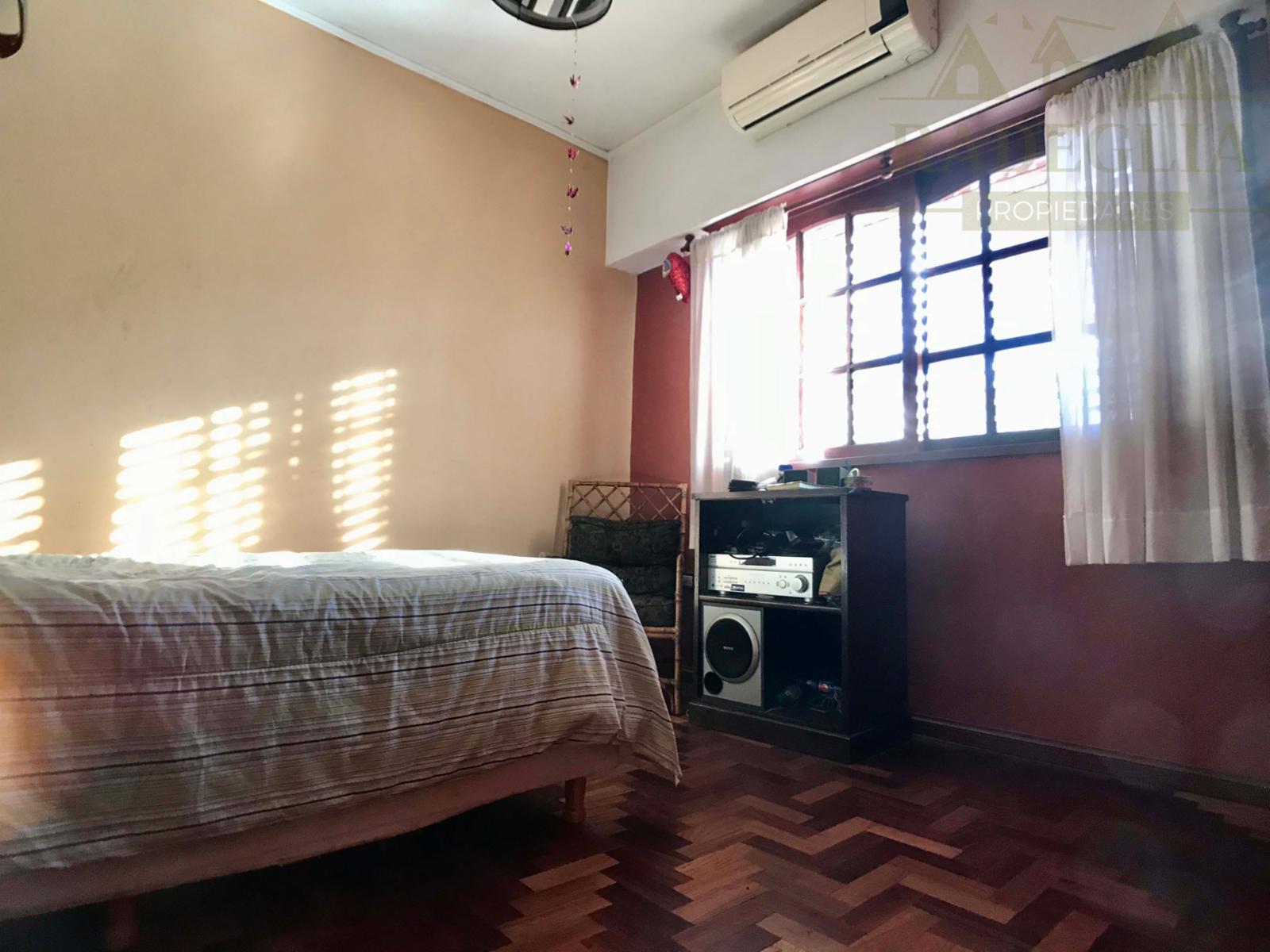 Chalet de categoría ubicado a 100 metros de Av. Espora-Burzaco — foto 6