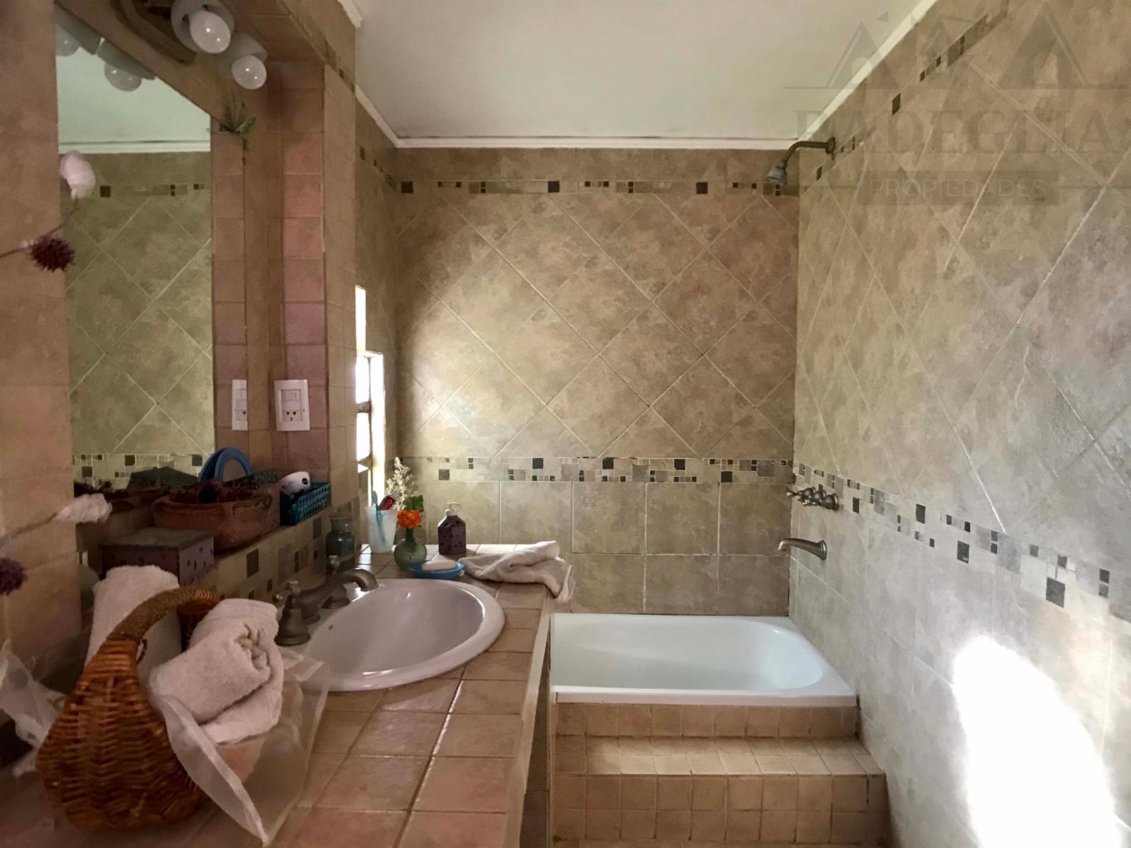 Chalet de categoría ubicado a 100 metros de Av. Espora-Burzaco — foto 10