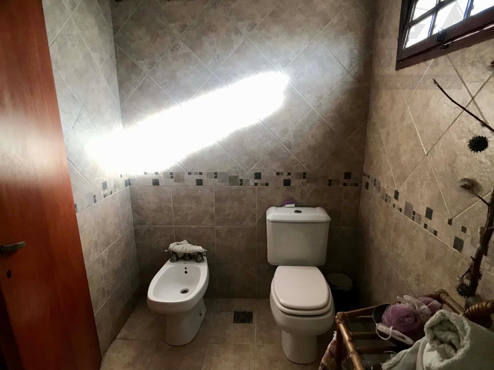 Chalet de categoría ubicado a 100 metros de Av. Espora-Burzaco — foto 11