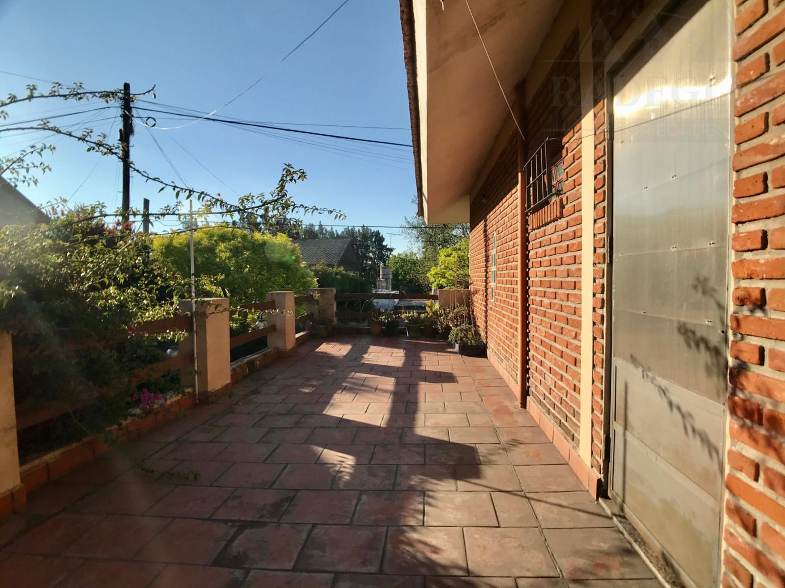Chalet de categoría ubicado a 100 metros de Av. Espora-Burzaco — foto 13
