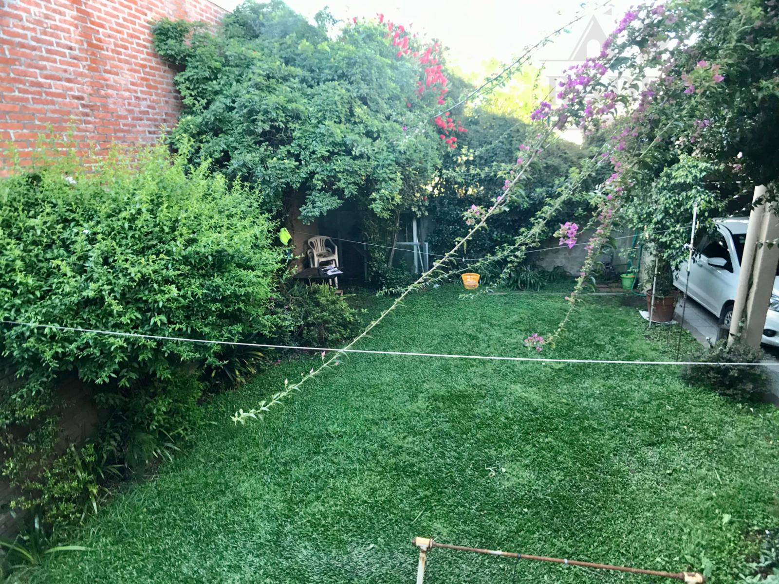 Chalet de categoría ubicado a 100 metros de Av. Espora-Burzaco — foto 15