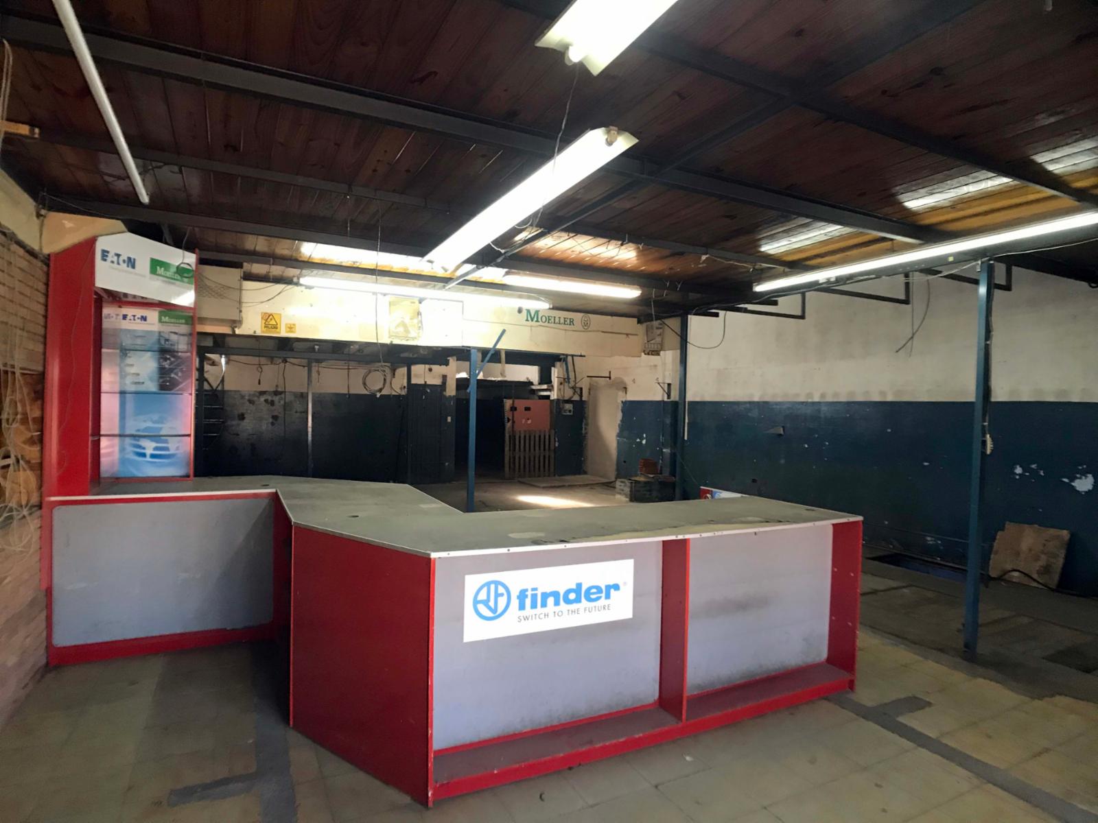 LOCALASO ubicado en Avenida H. Yrigoyen 14.200- Burzaco - 2