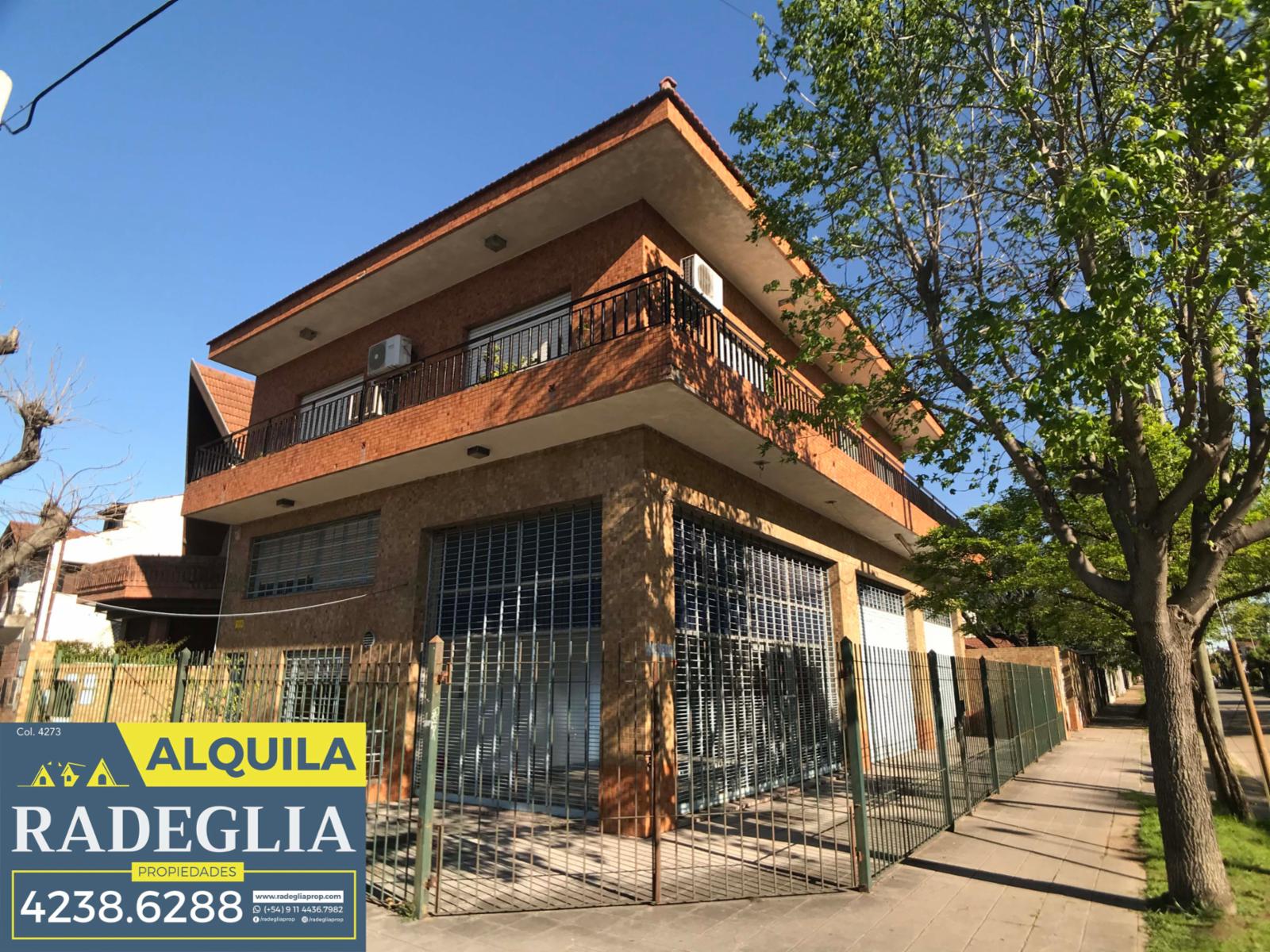 Local Comercial con doble persiana ubicado en esquina- Burzaco - 10