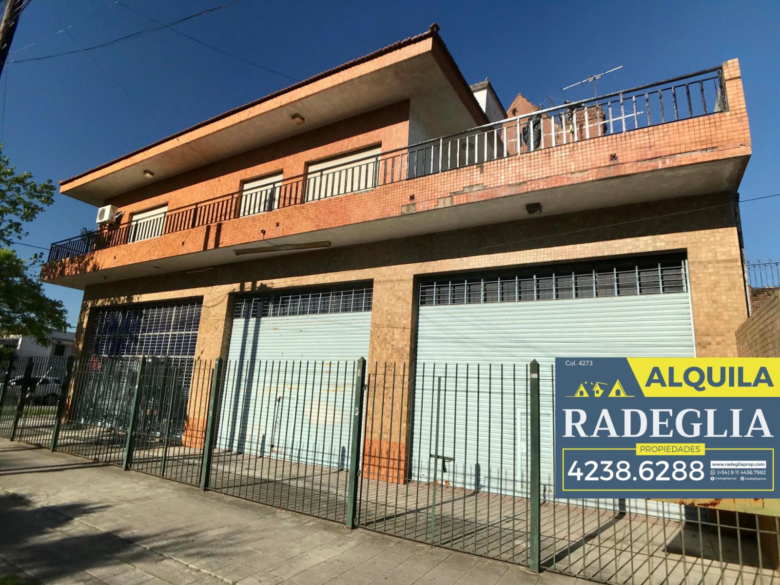 Local Comercial con doble persiana ubicado en esquina- Burzaco - 11