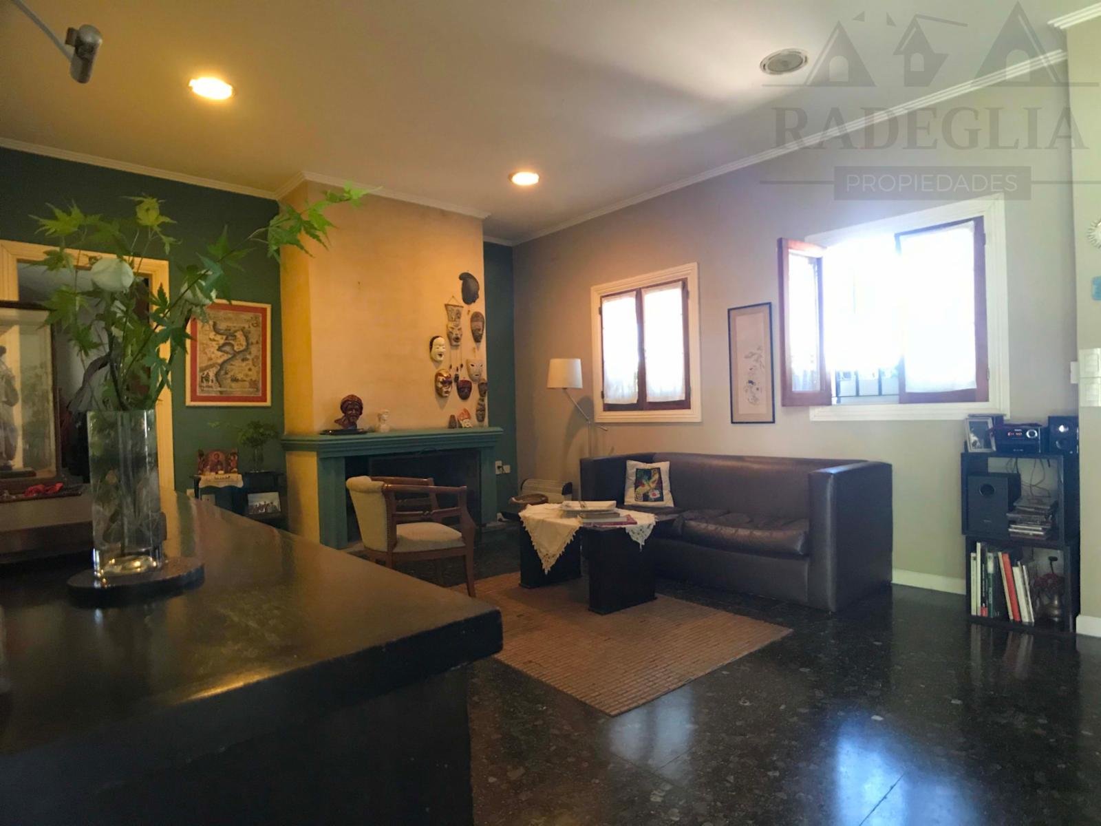 Chalet sobre importante lote a 50 metros de Av. H. Yrigoyen- Burzaco. — foto 3