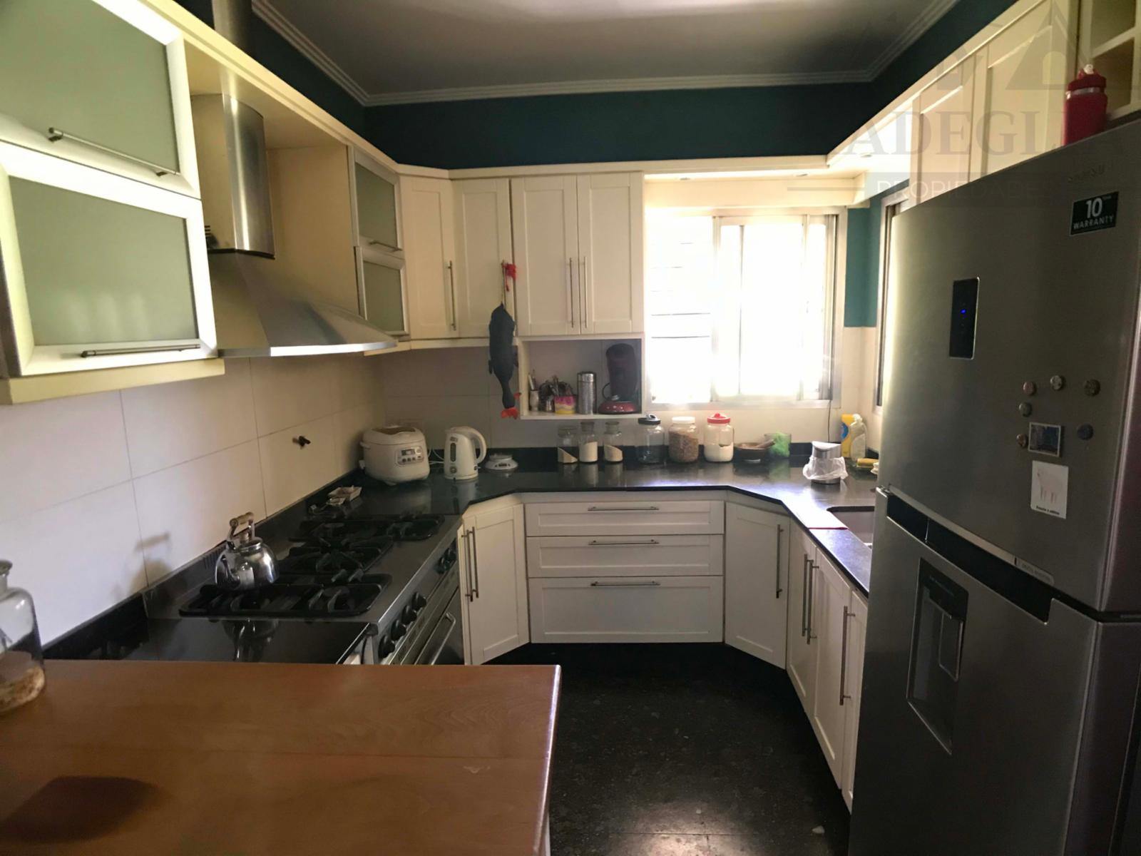 Chalet sobre importante lote a 50 metros de Av. H. Yrigoyen- Burzaco. — foto 5