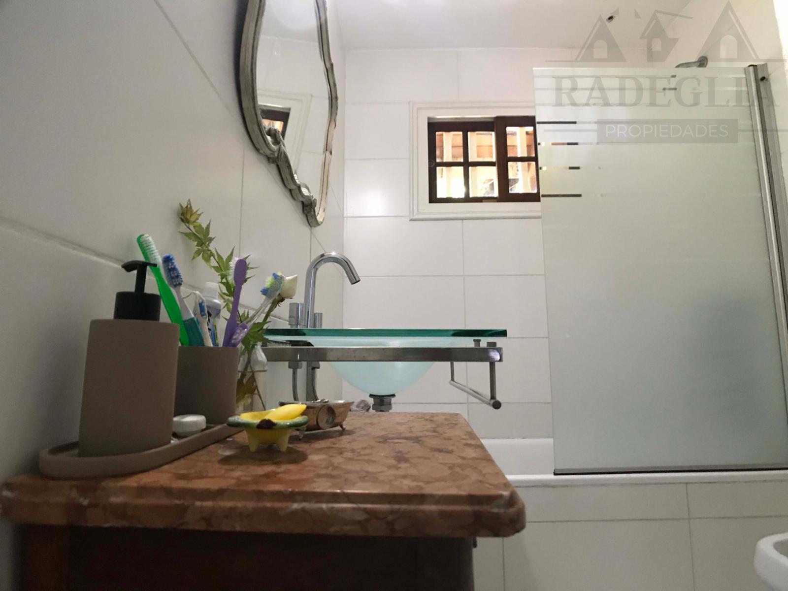 Chalet sobre importante lote a 50 metros de Av. H. Yrigoyen- Burzaco. — foto 10