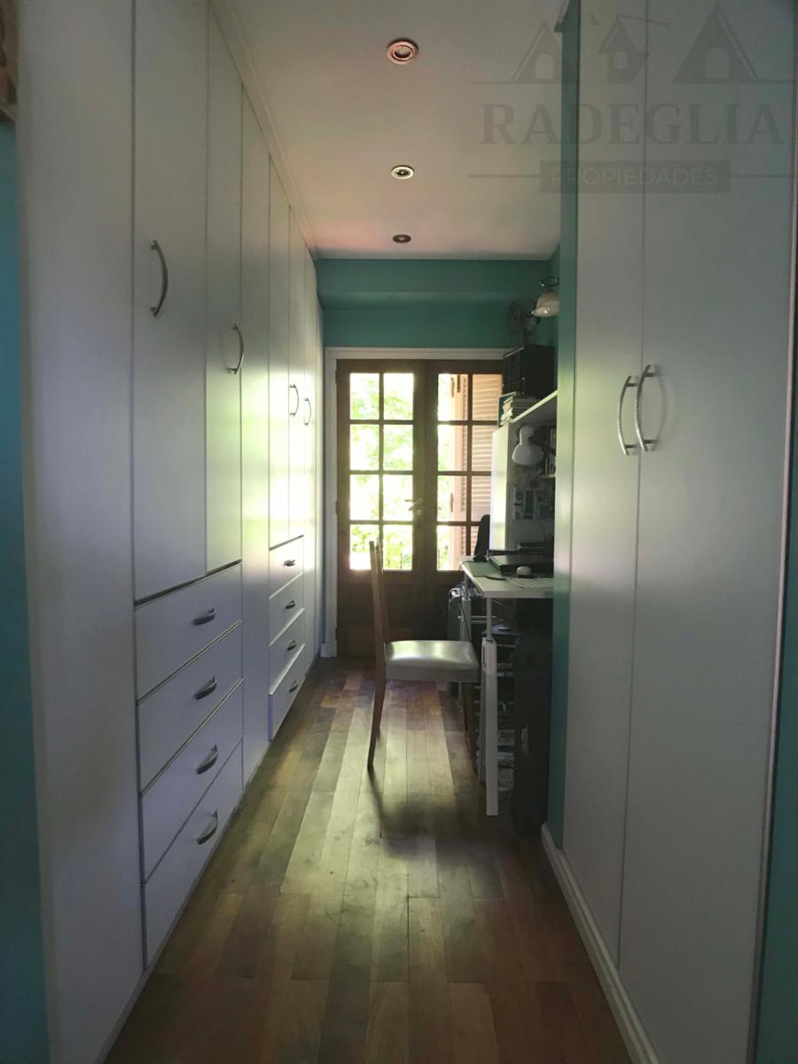 Chalet sobre importante lote a 50 metros de Av. H. Yrigoyen- Burzaco. — foto 11