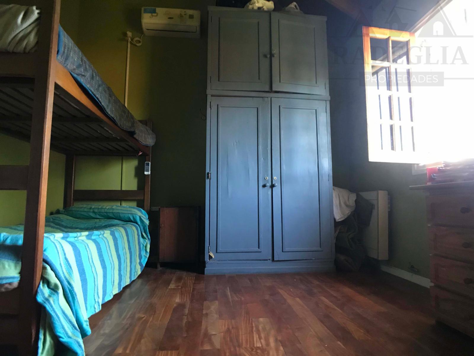 Chalet sobre importante lote a 50 metros de Av. H. Yrigoyen- Burzaco. — foto 12