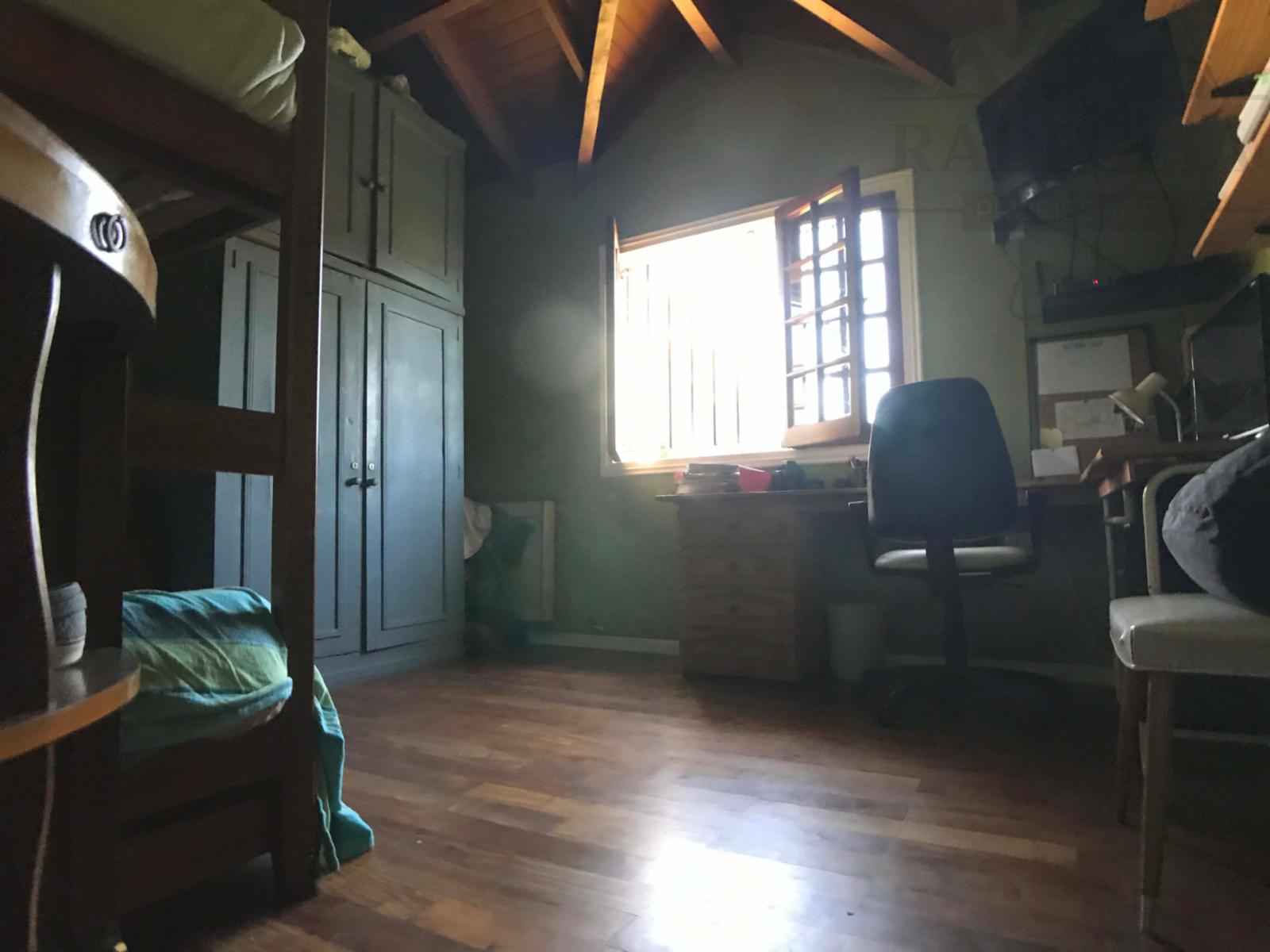Chalet sobre importante lote a 50 metros de Av. H. Yrigoyen- Burzaco. — foto 14