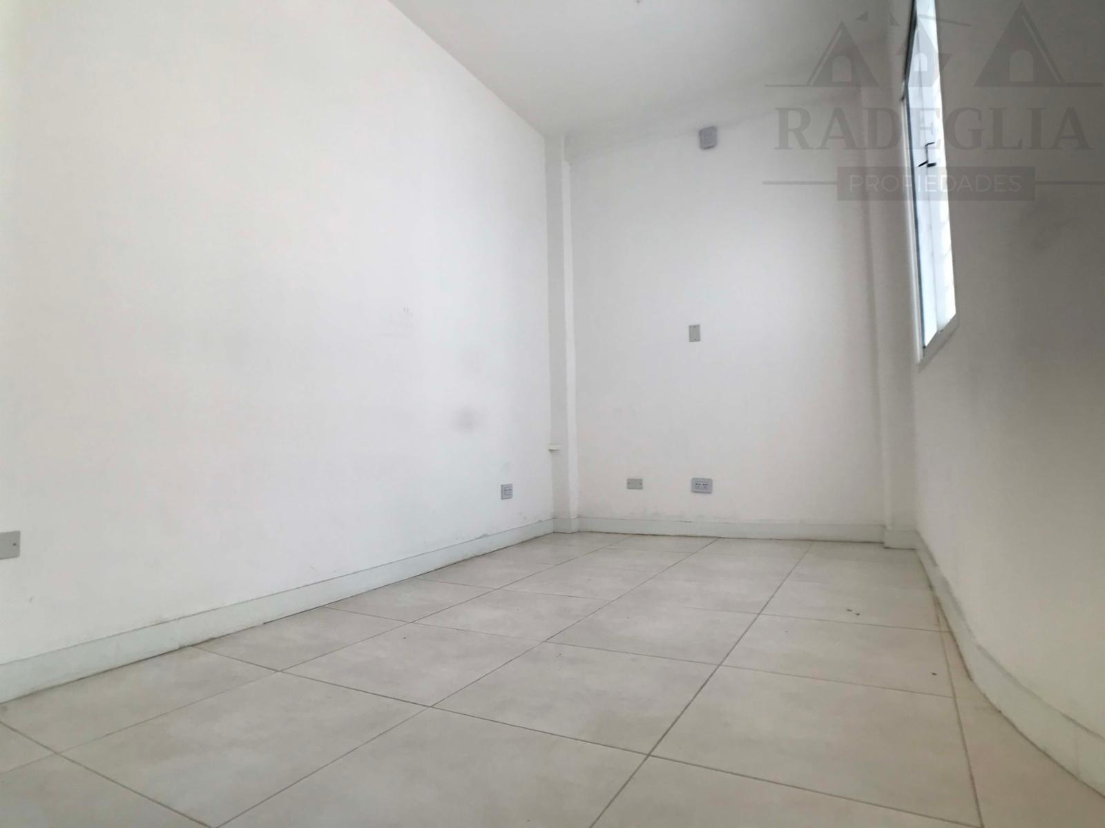 Oficina Comercial en Alquiler Sobre Calle Gorriti - Lomas de Zamora - 2