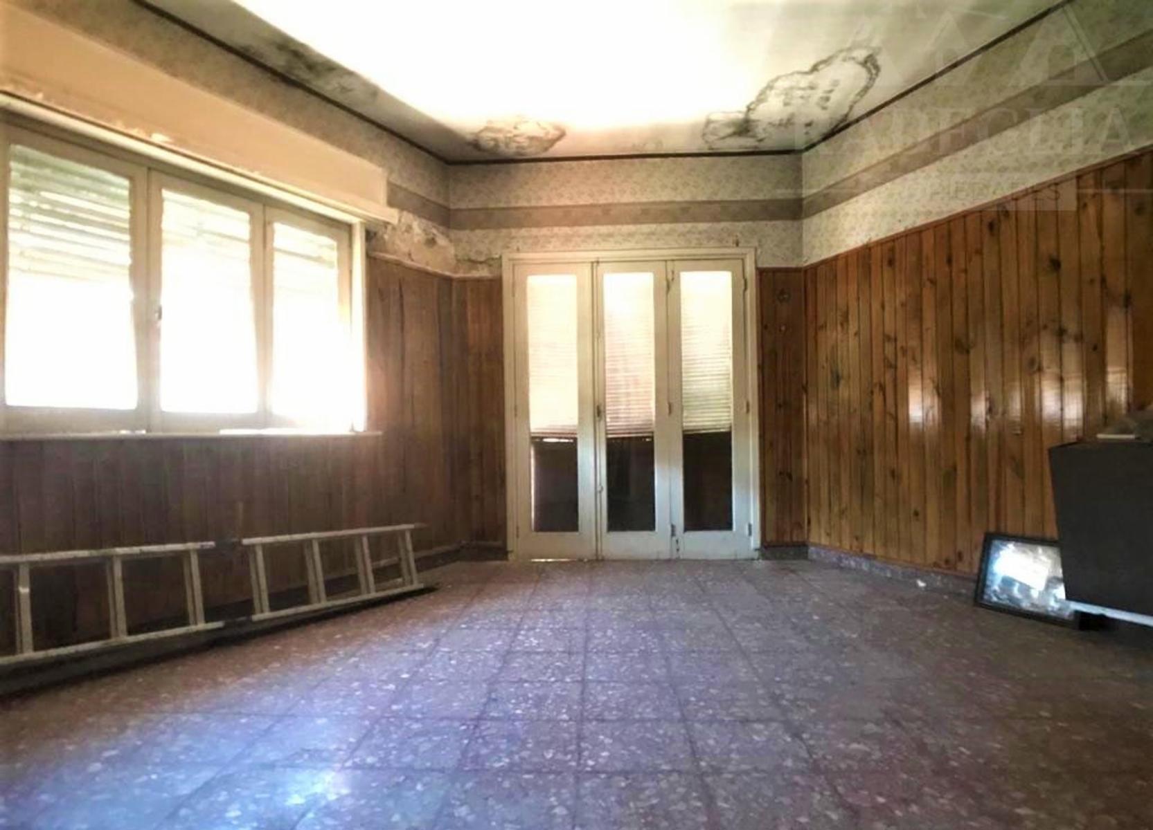 Local comercial c/ viviendas sobre Av. H. Yrigoyen- Burzaco - 3