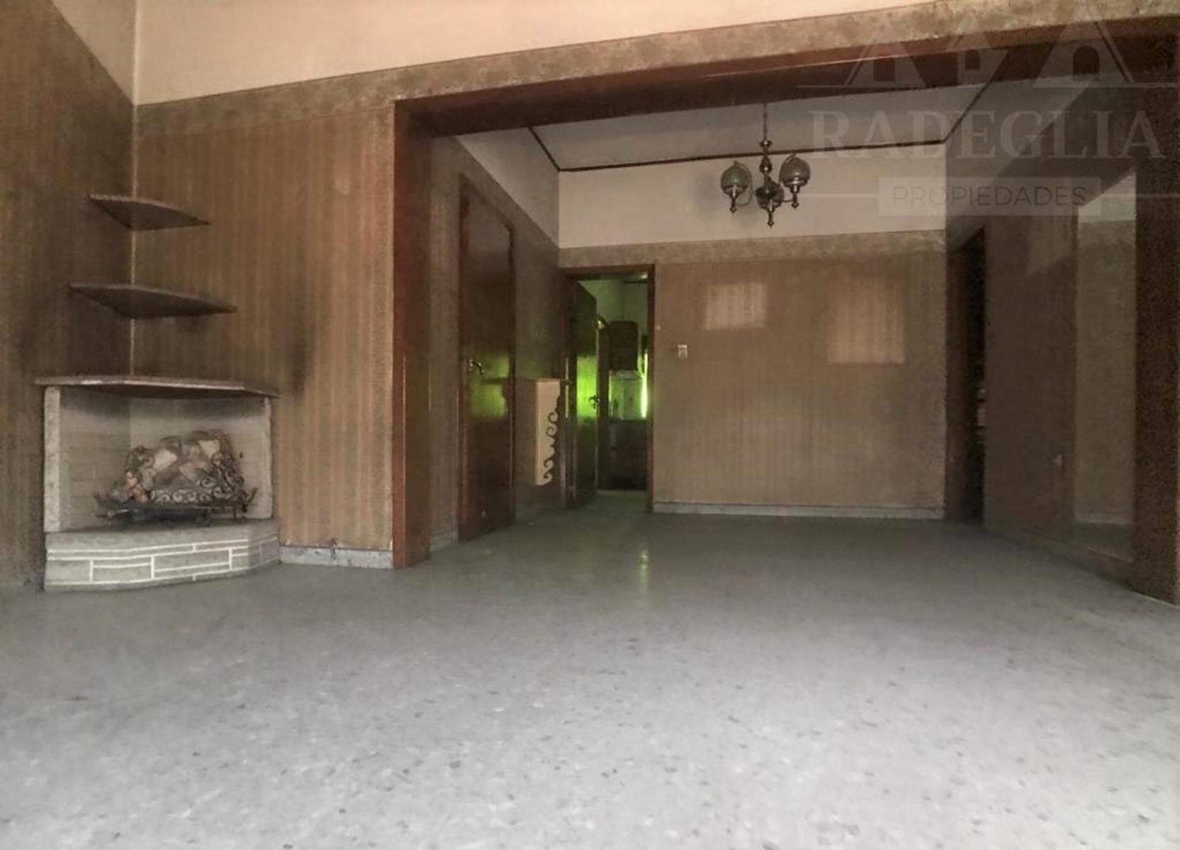 Local comercial c/ viviendas sobre Av. H. Yrigoyen- Burzaco - 4