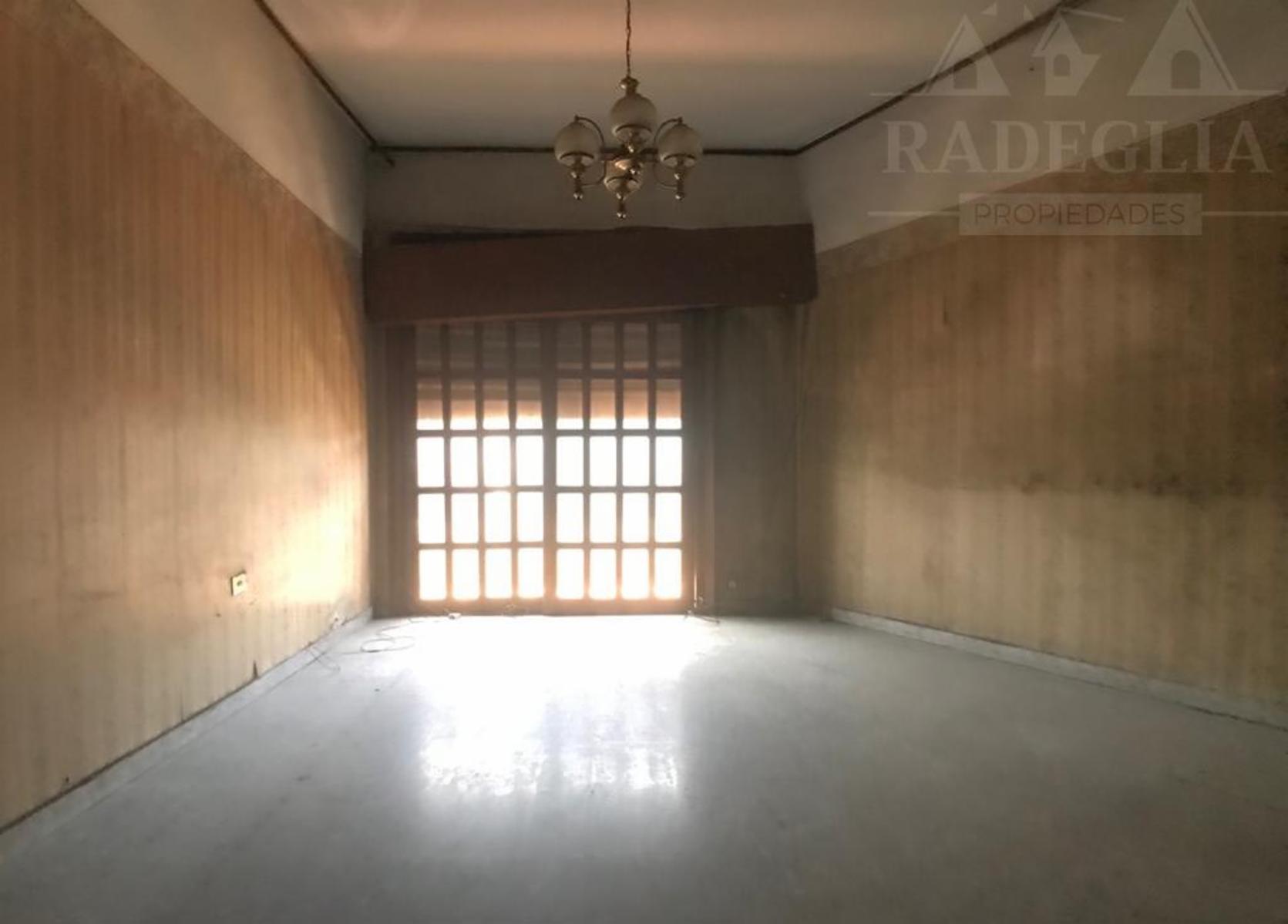 Local comercial c/ viviendas sobre Av. H. Yrigoyen- Burzaco - 5