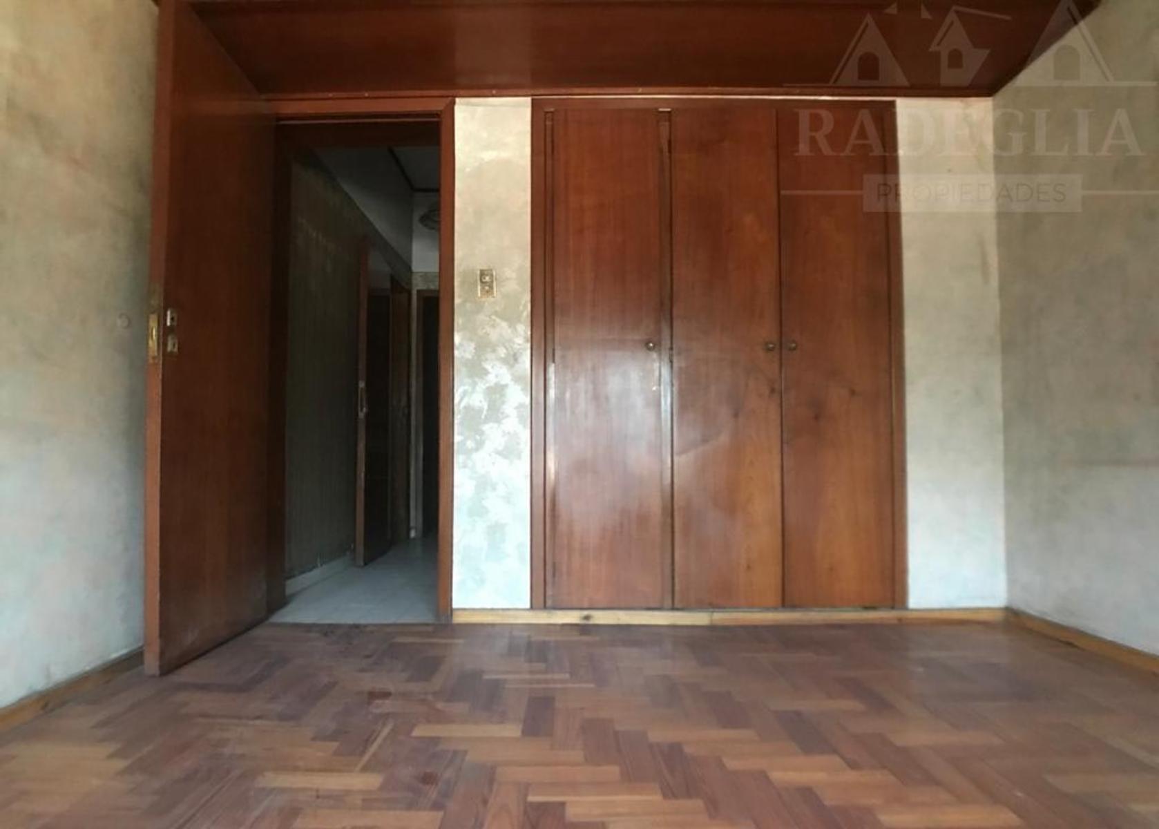 Local comercial c/ viviendas sobre Av. H. Yrigoyen- Burzaco - 10