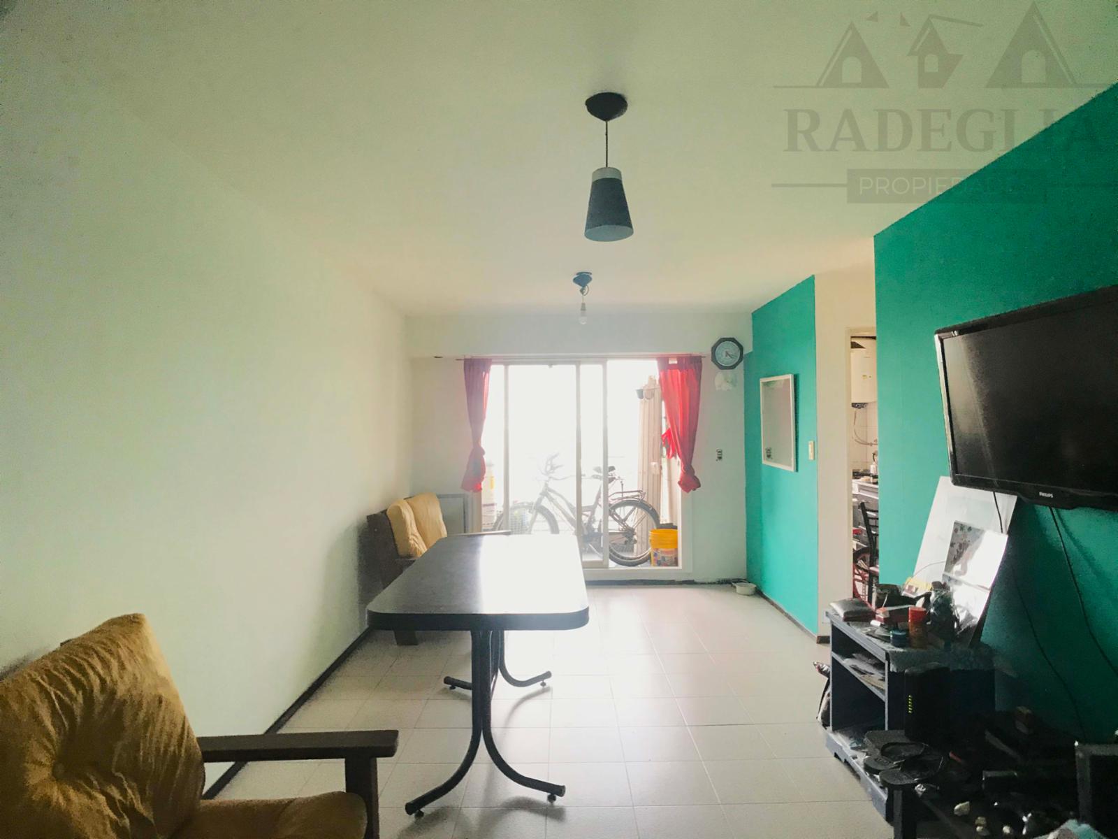 Departamento de tres ambientes sobre Av. Juan Domingo Perón