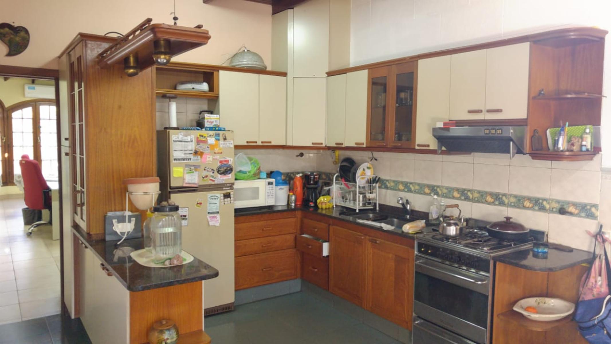 Chalet con más de 6 ambientes a 50 metros de Av. H. Yrigoyen- Burzaco — foto 3
