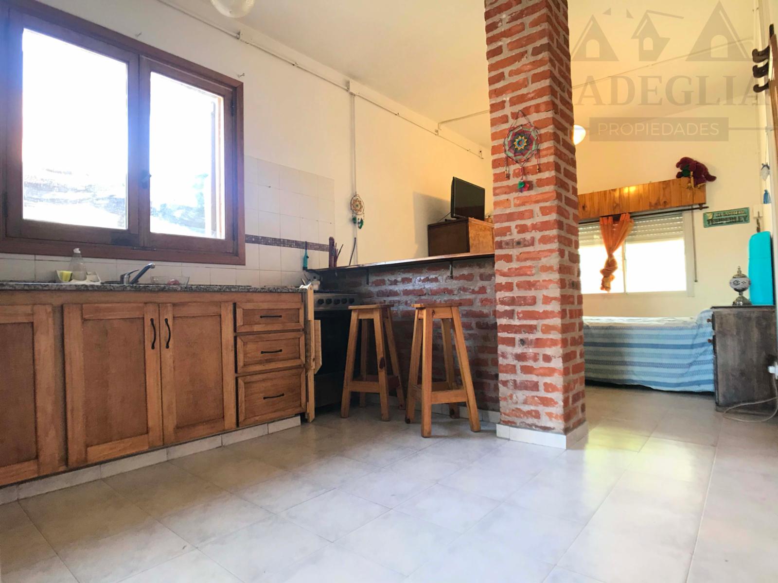 Lote de 300 m2. con departamento a 400 m. de avenida H. Yrigoyen y Monteverde. — foto 3
