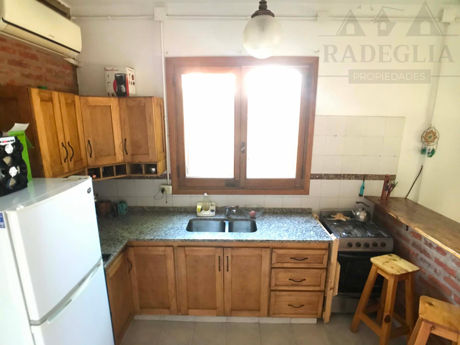 Lote de 300 m2. con departamento a 400 m. de avenida H. Yrigoyen y Monteverde. — foto 4