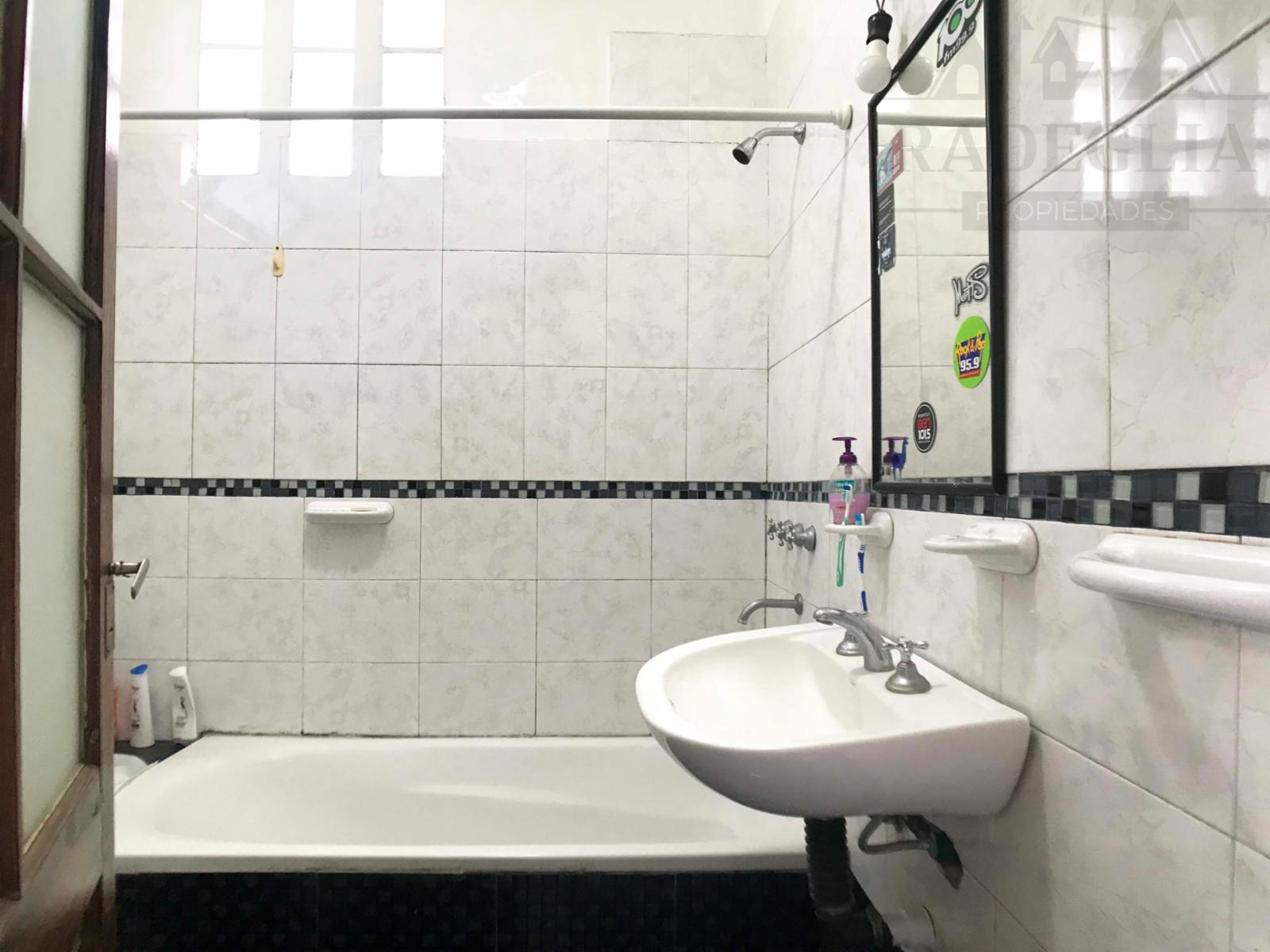 Lote de 300 m2. con departamento a 400 m. de avenida H. Yrigoyen y Monteverde. — foto 7