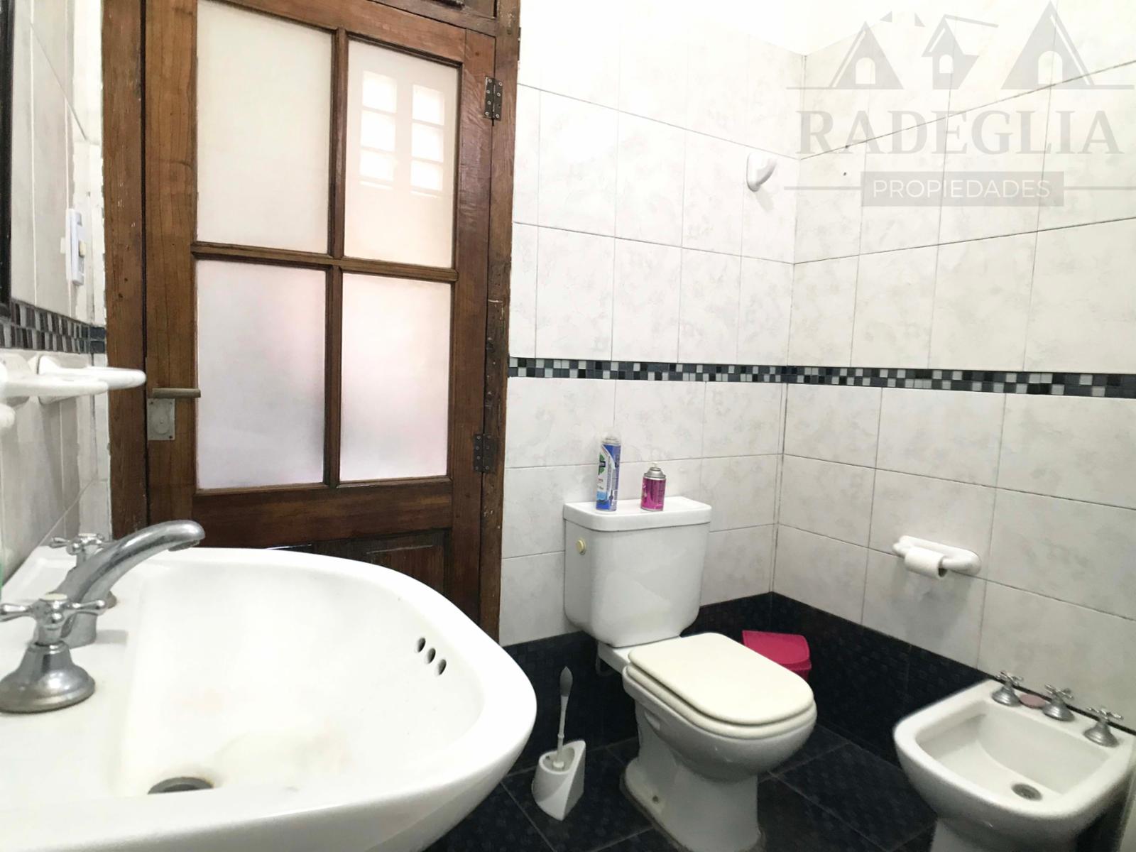 Lote de 300 m2. con departamento a 400 m. de avenida H. Yrigoyen y Monteverde. — foto 8